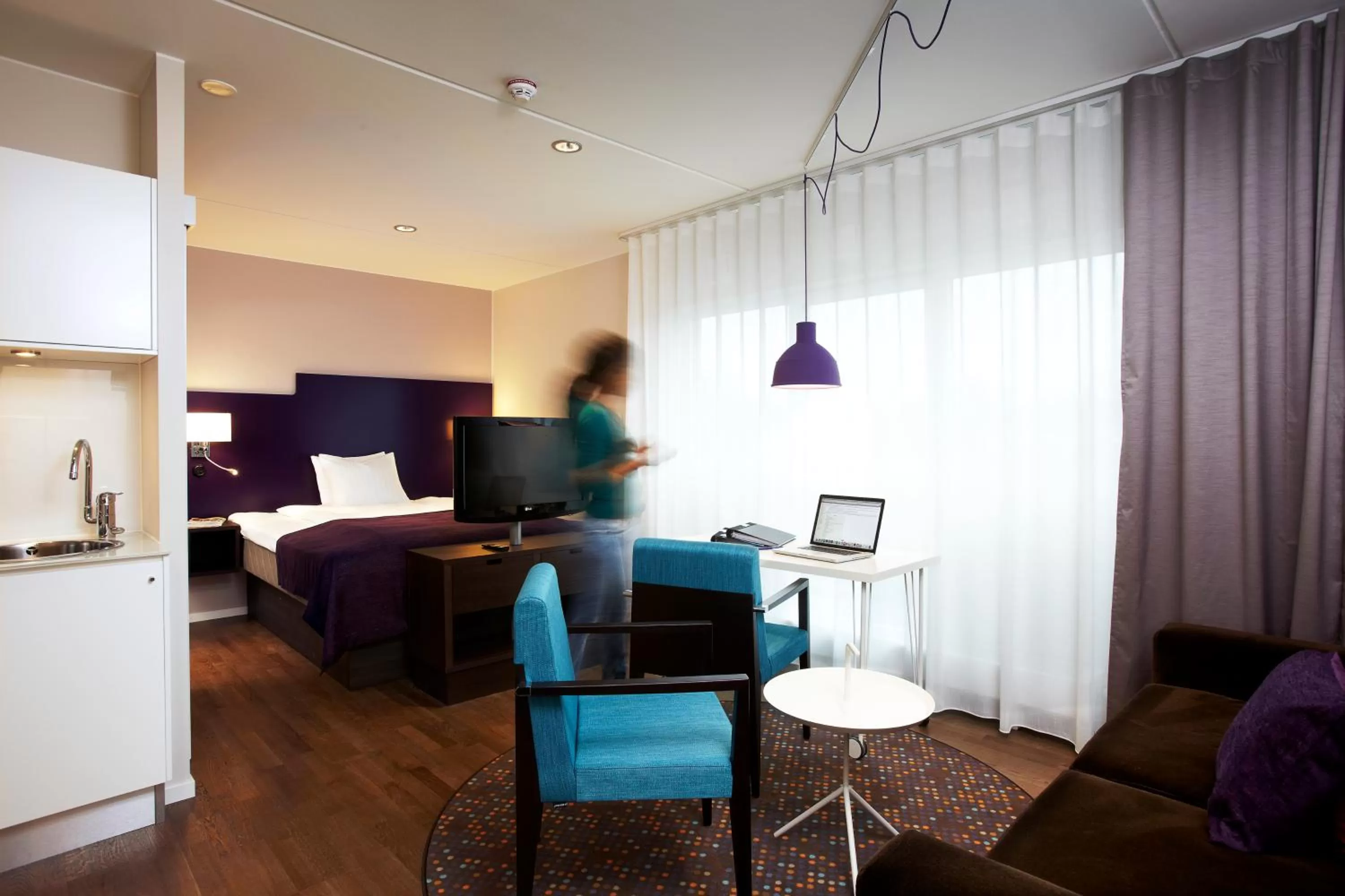 Living room, Bed in Finn Apartments