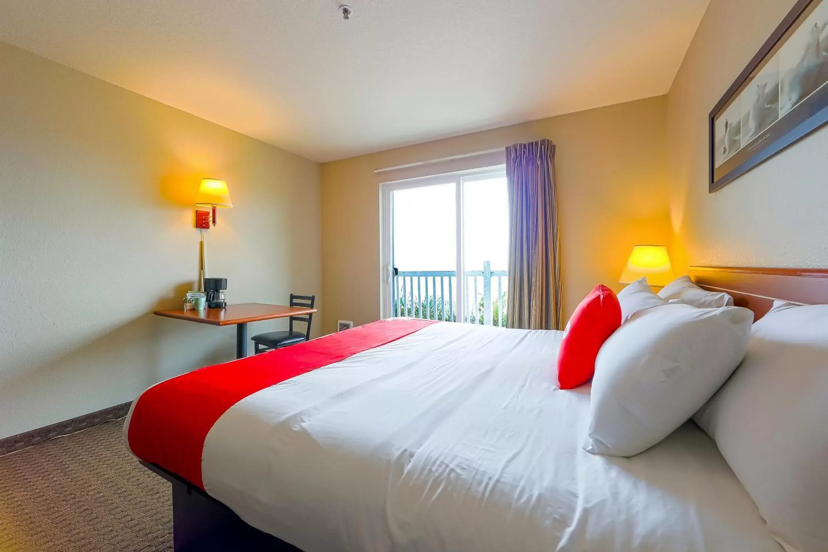 Bedroom, Bed in Siletz Bay Beachfront Hotel by OYO Lincoln City