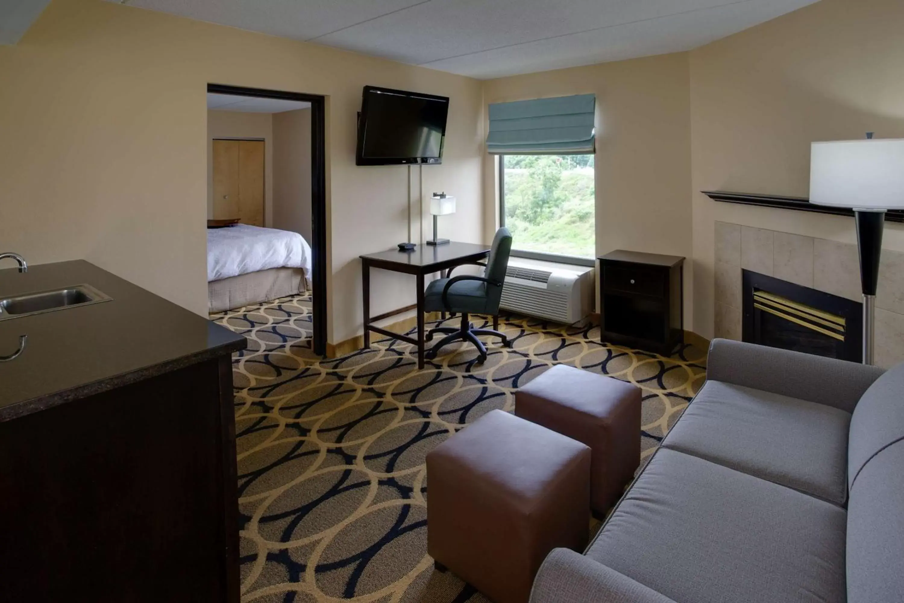 Living room, Seating Area in Hampton Inn Harrisburg/Grantville/Hershey