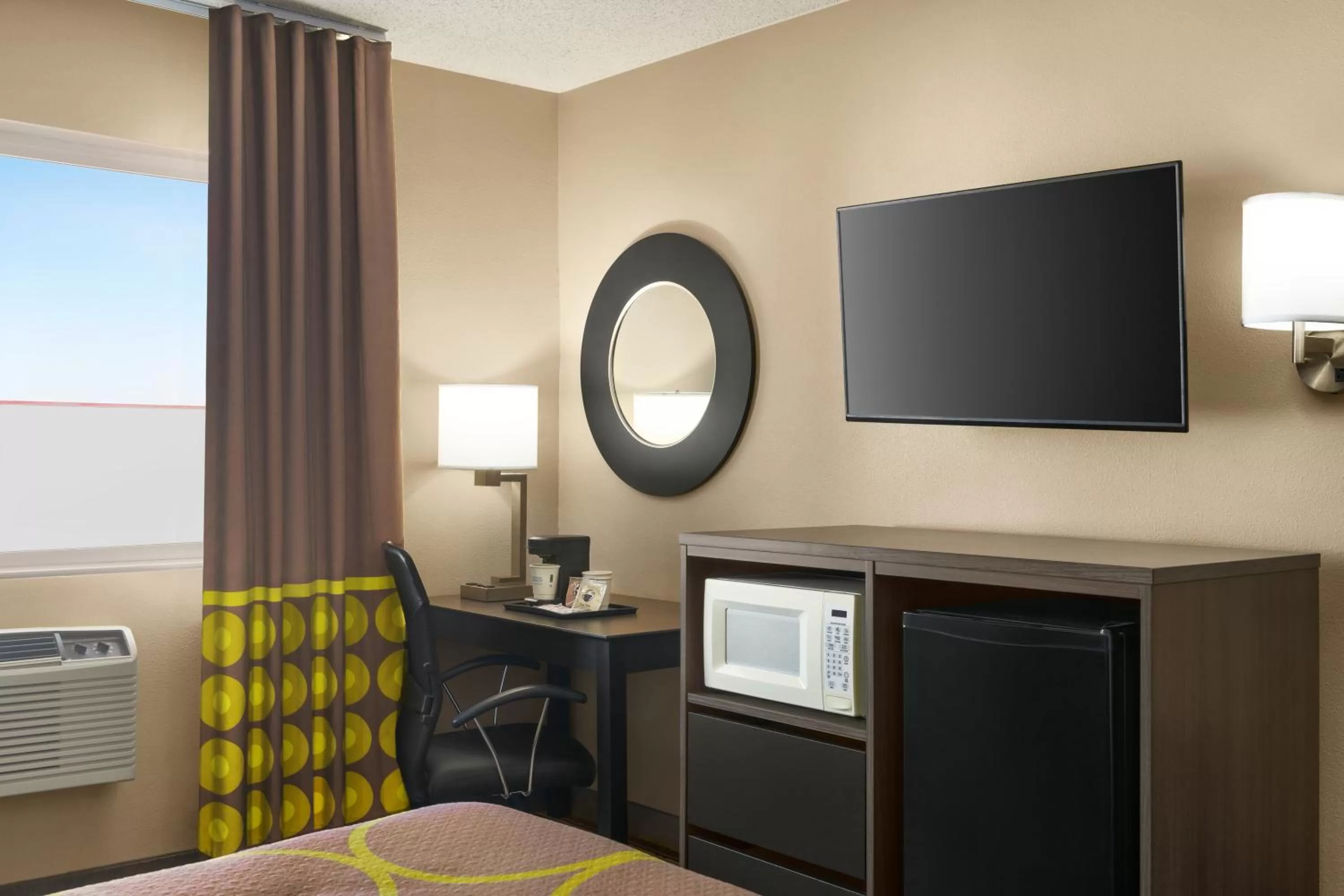 TV and multimedia in Super 8 by Wyndham Liberal KS