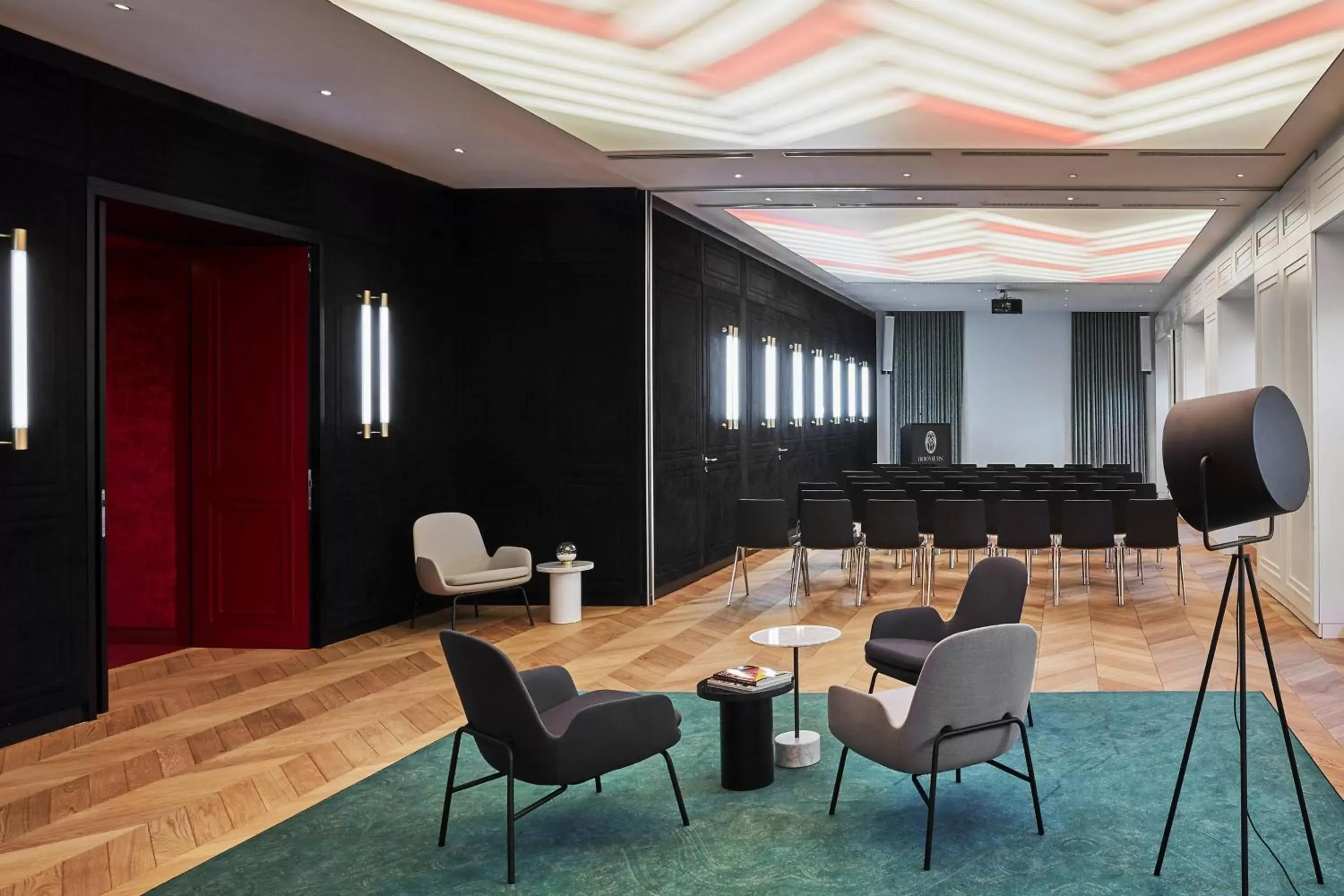Meeting/conference room in Roomers Munich, Autograph Collection