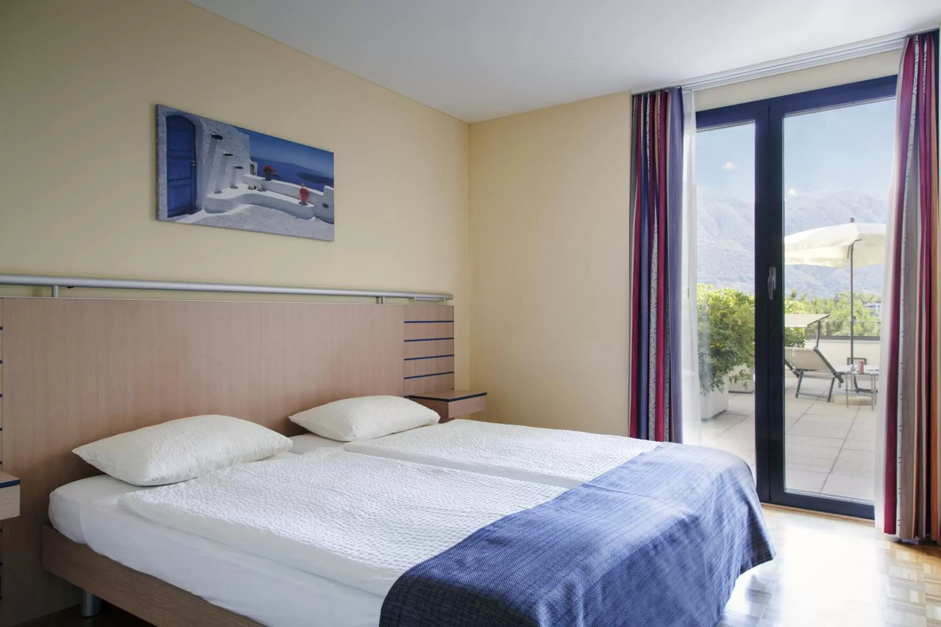 Bed, Room Photo in Hotel Geranio Au Lac