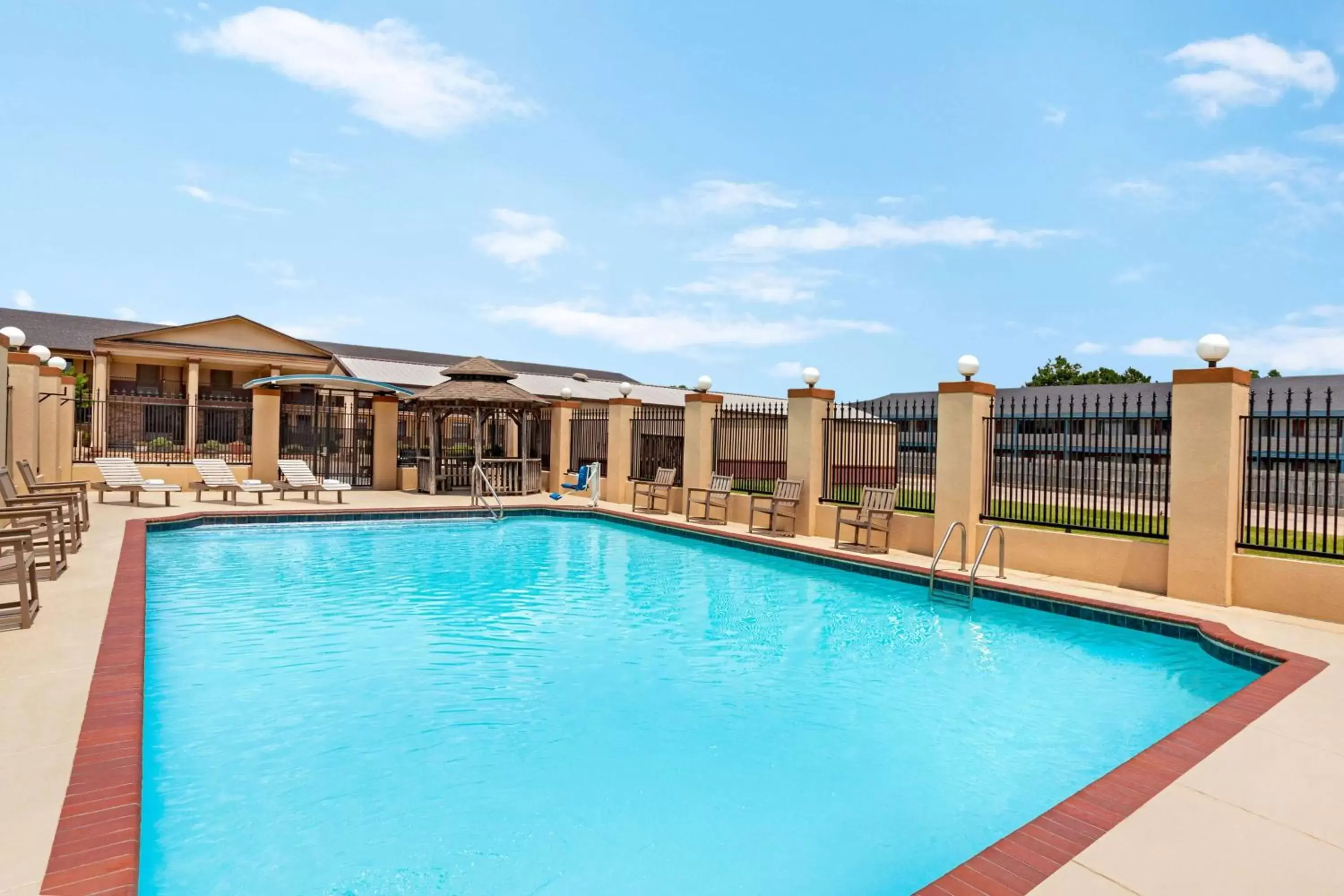 Pool view, Swimming Pool in Days Inn by Wyndham Paris