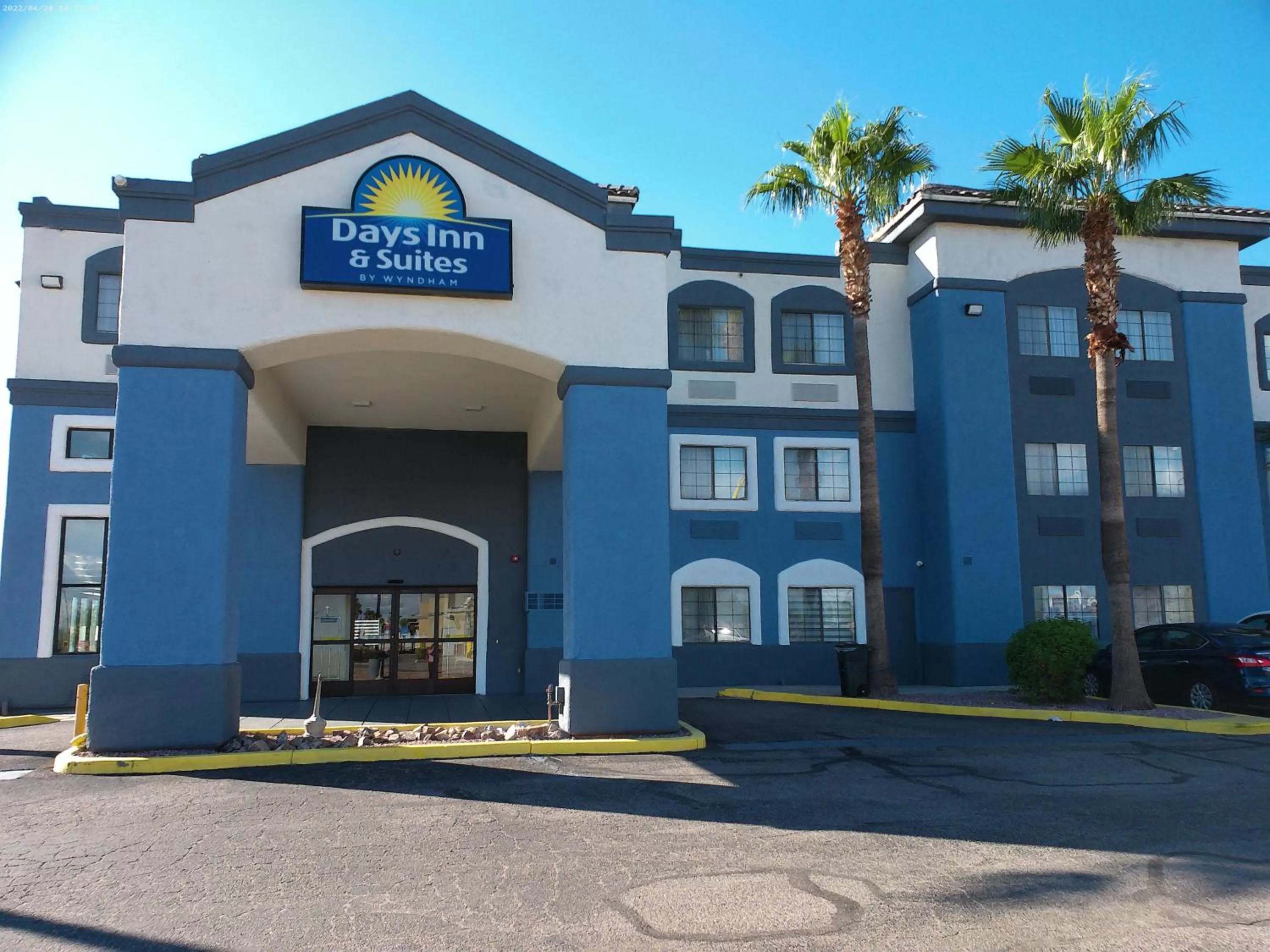 Property building in Days Inn & Suites by Wyndham Tucson/Marana