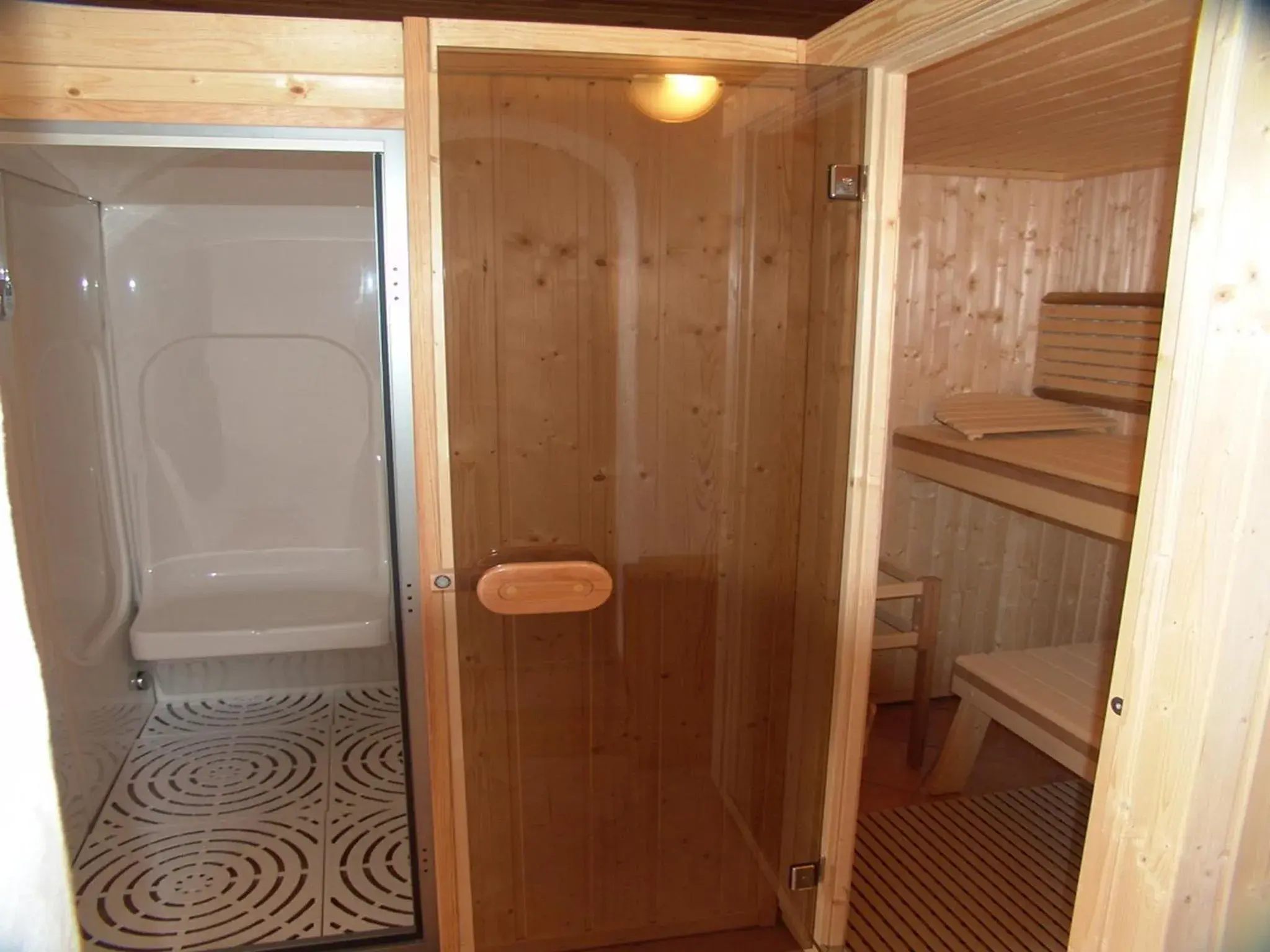 Sauna, Bathroom in Private Hôtel - Adult Only