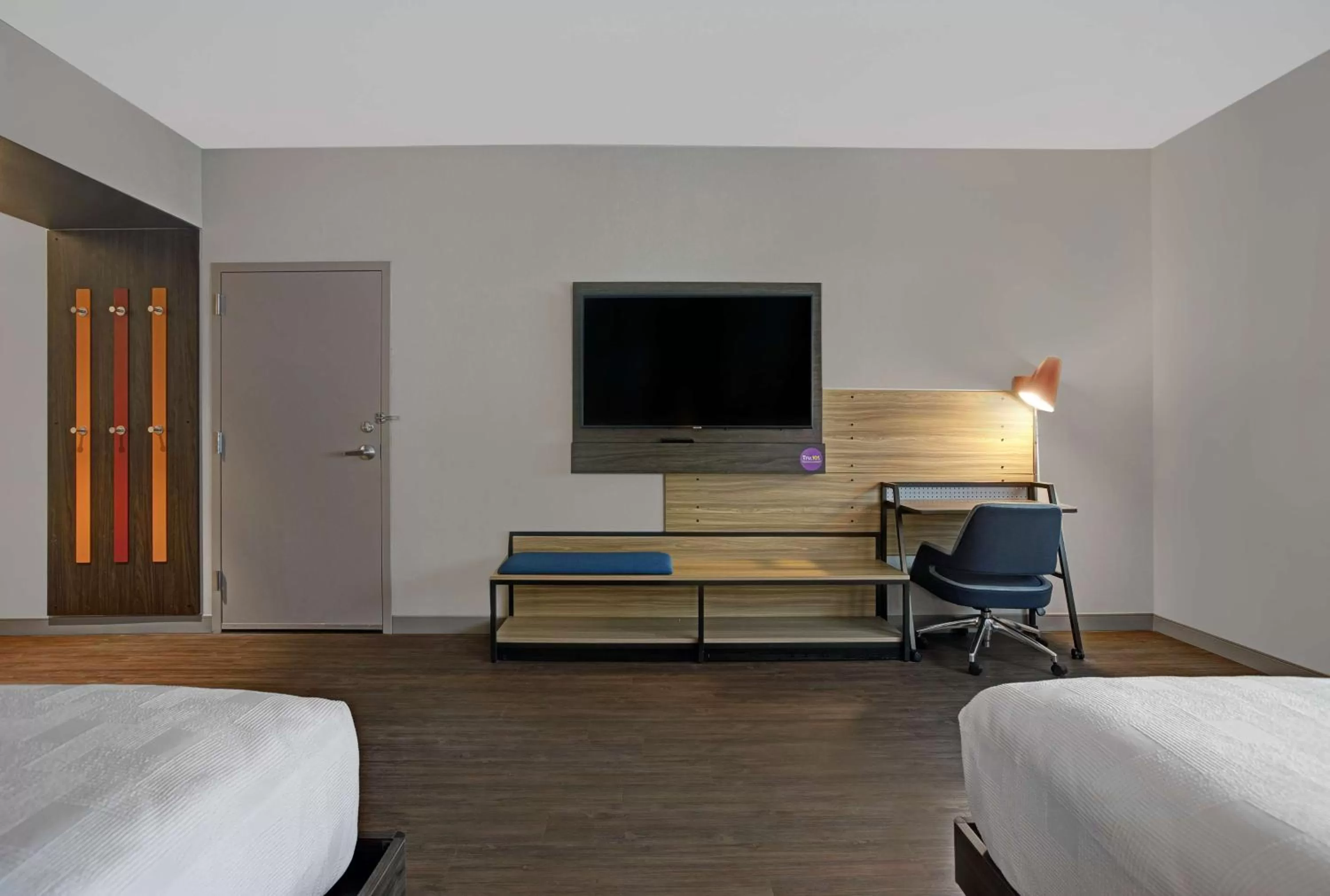 Bedroom, Bed in Tru By Hilton Milwaukee Downtown, WI