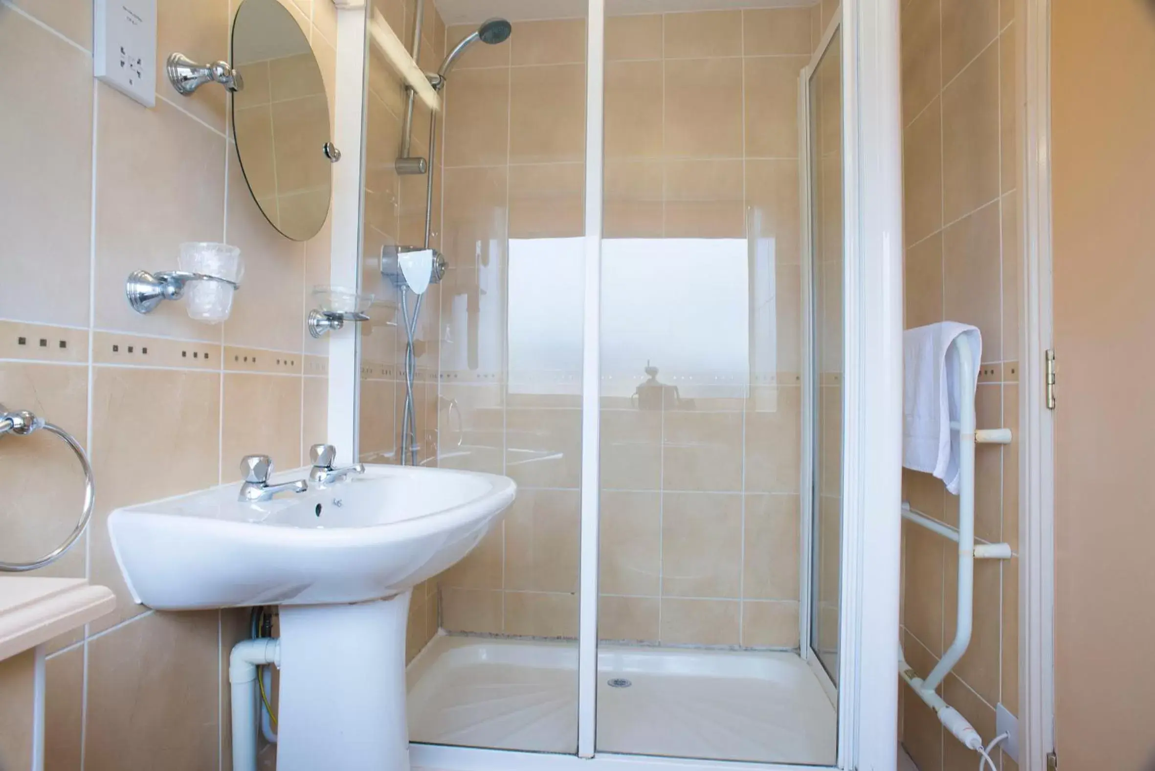 Bathroom in The Highwayman Inn