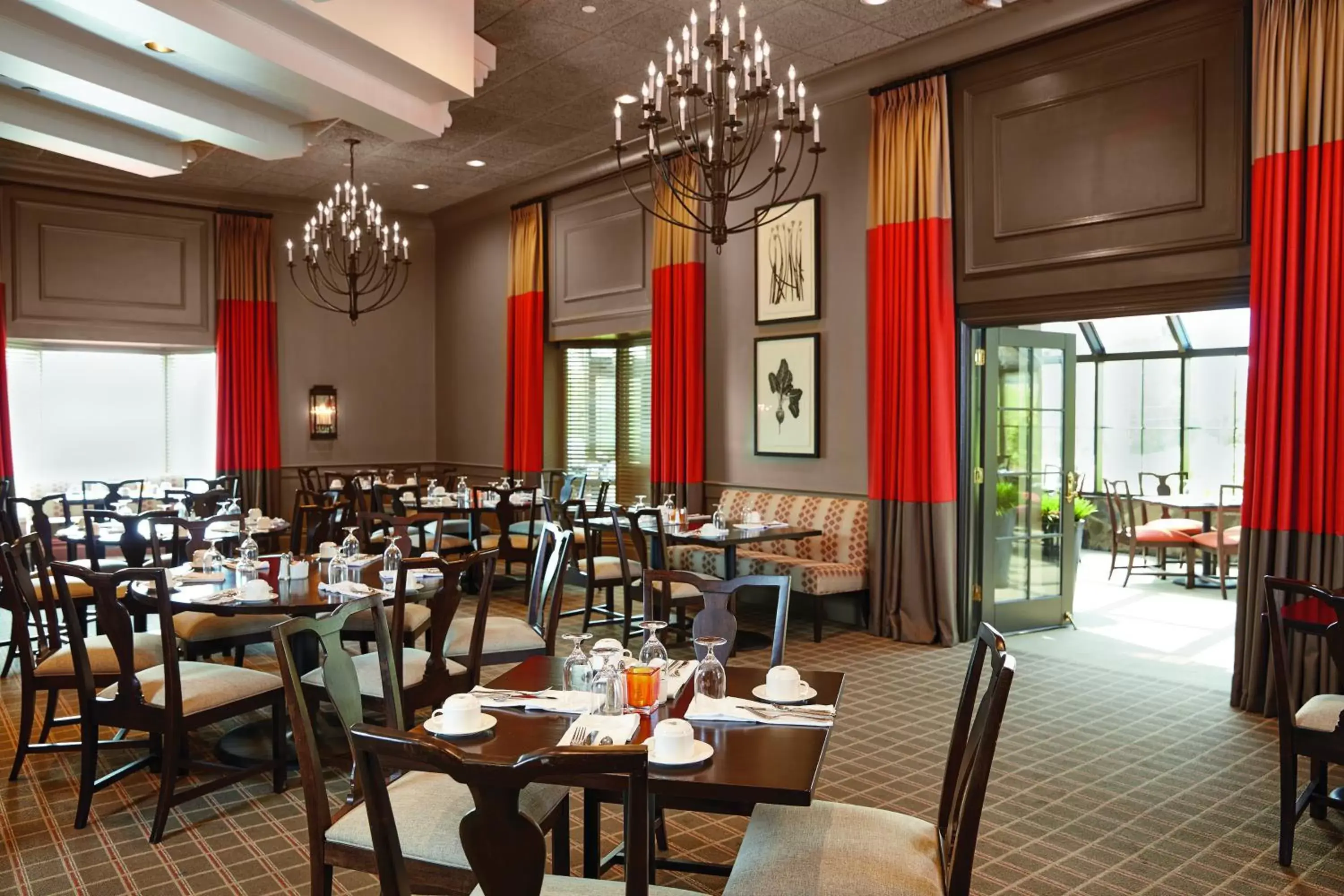 Restaurant/Places to Eat in Ethan Allen Hotel