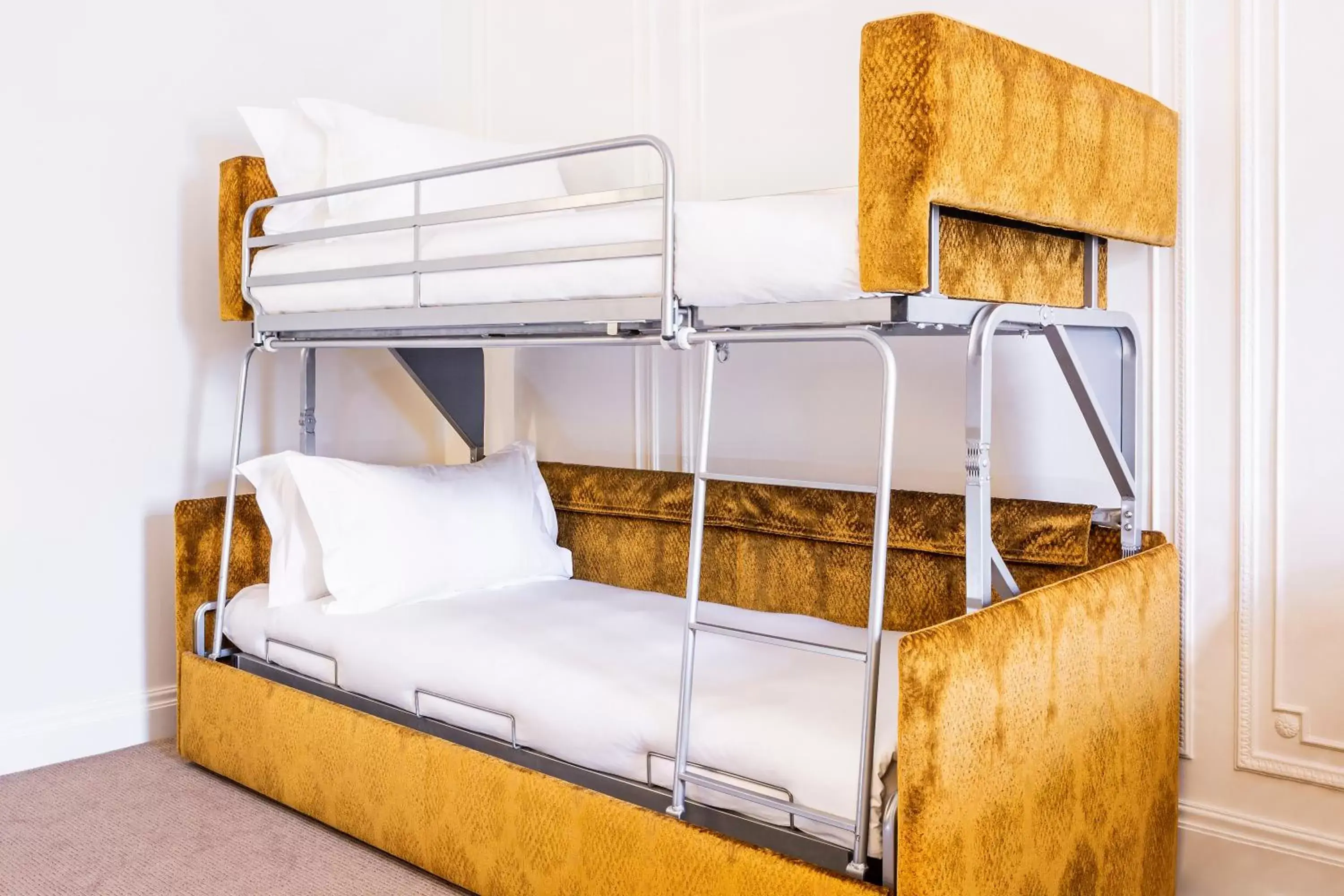 Bunk Bed in Astor Court Hotel