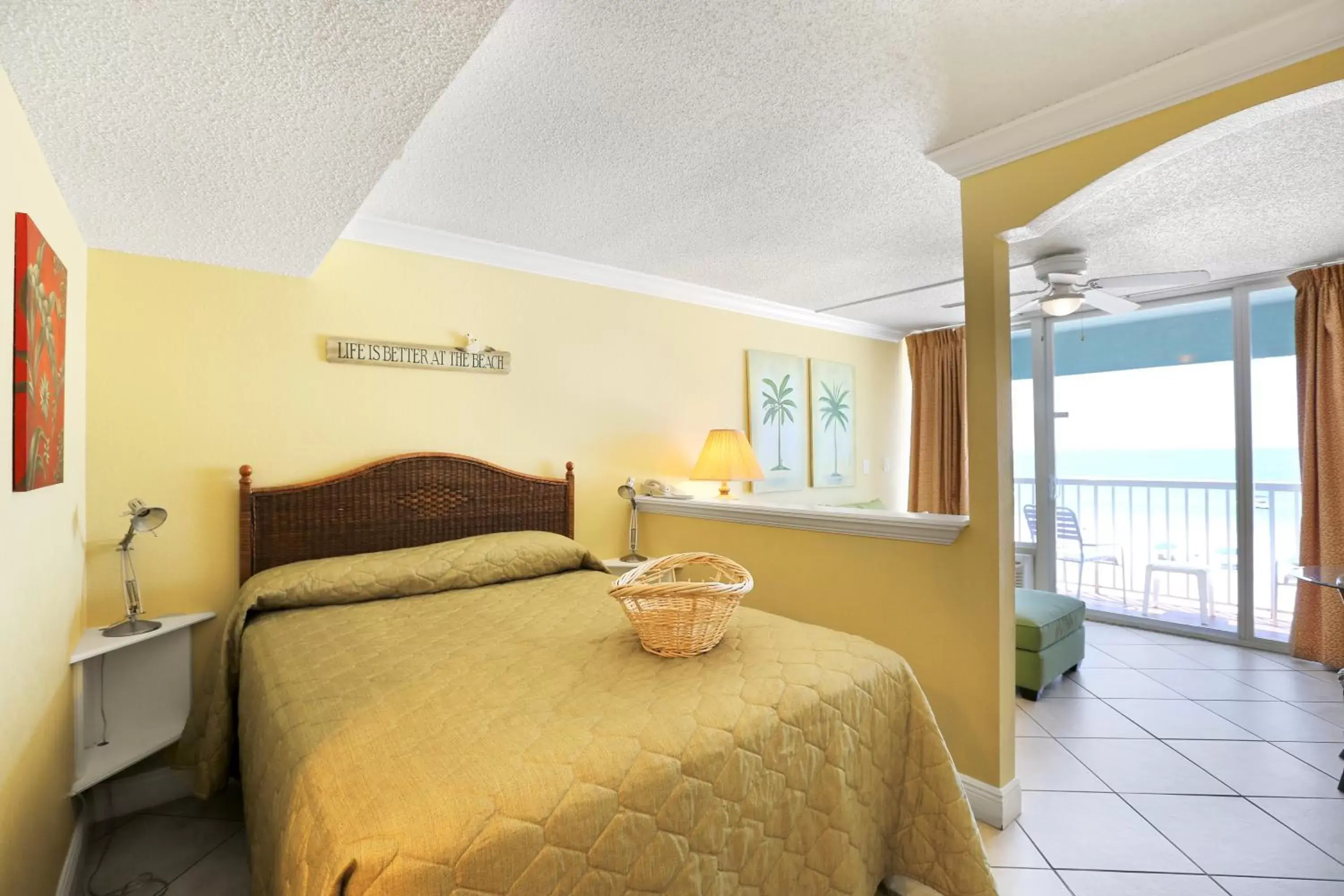 Bedroom, Bed in Barefoot Beach Club Bedroom, Bed in Barefoot Beach Club