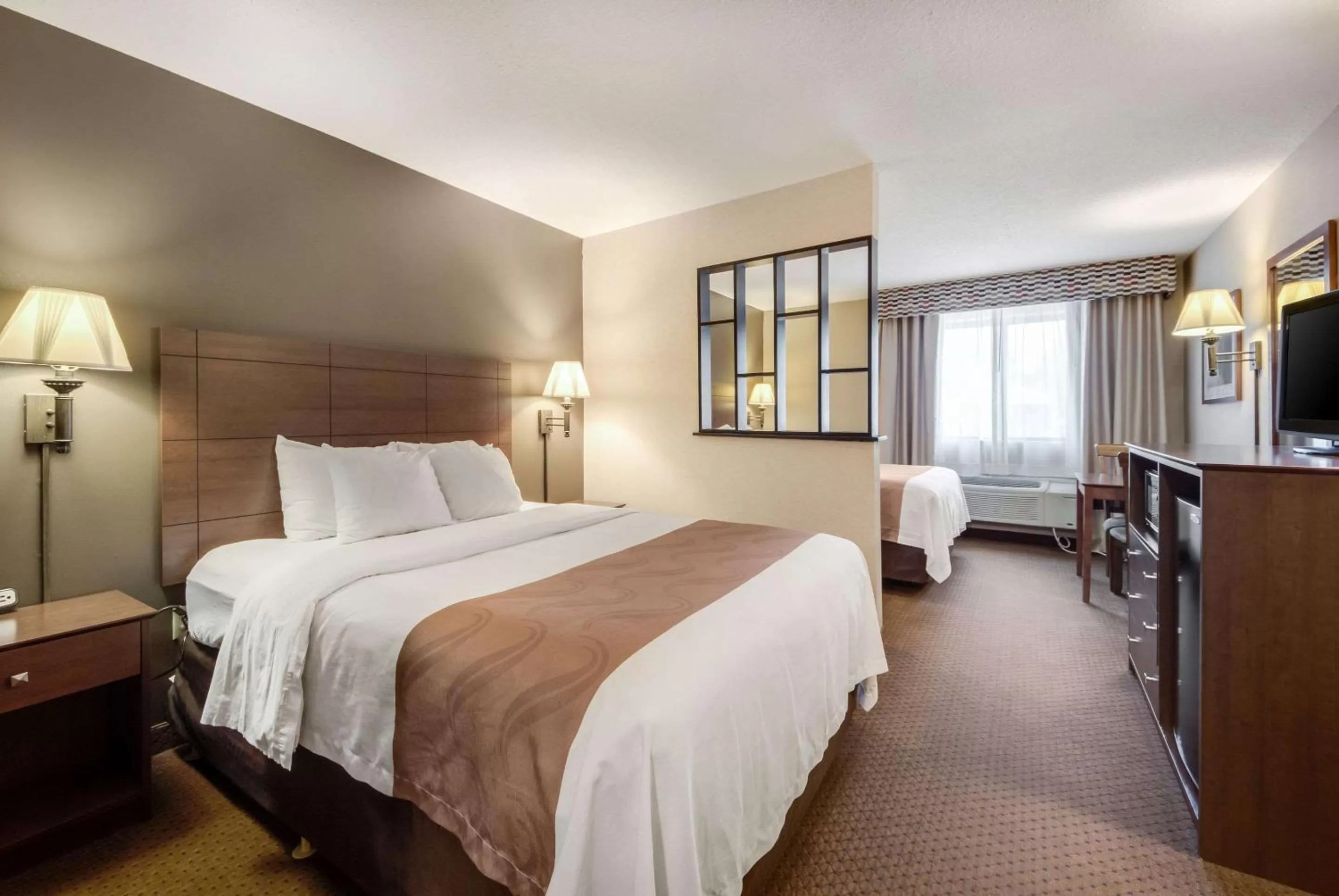 Photo of the whole room, Bed in Quality Inn & Suites Newberry