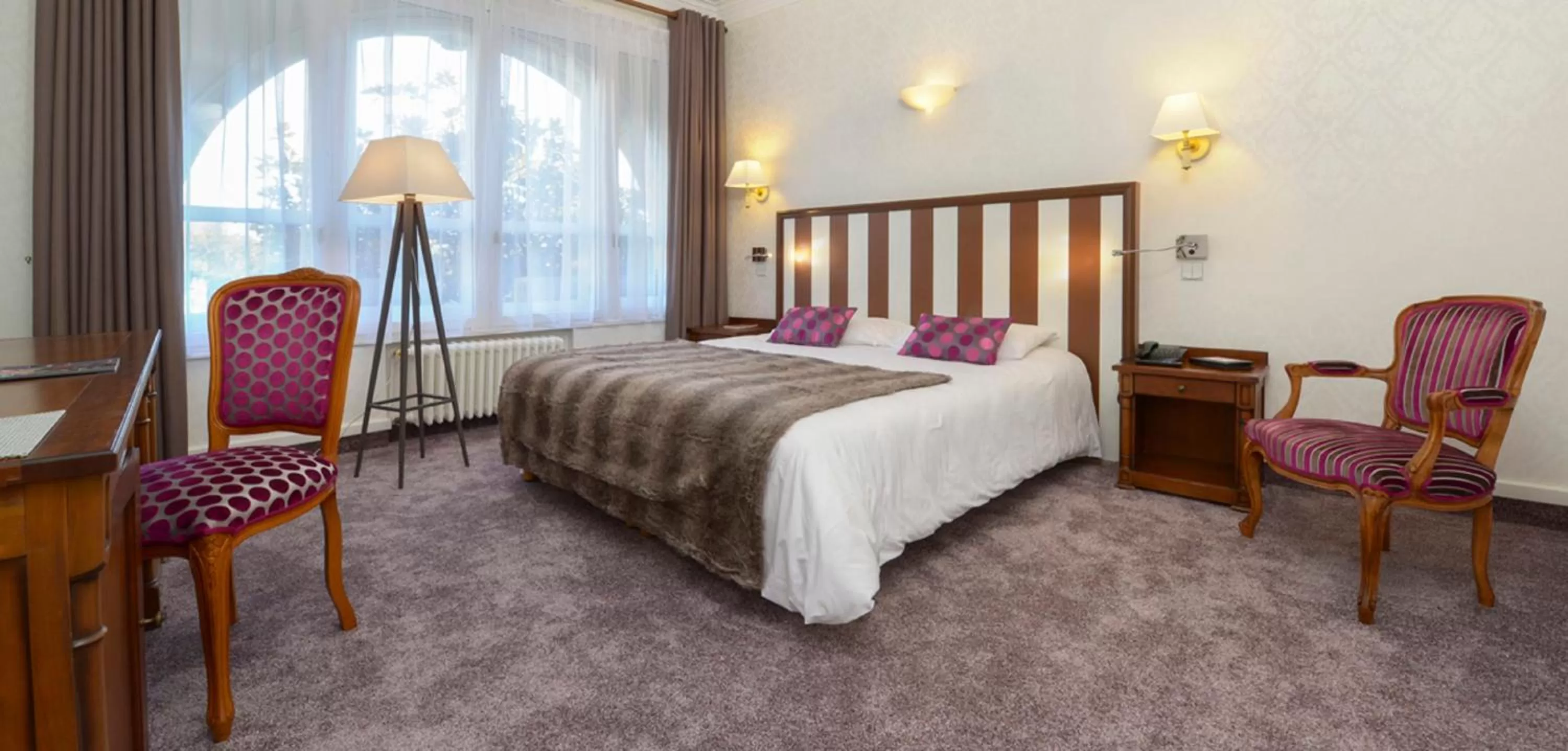 Bedroom, Bed in Hôtel De France