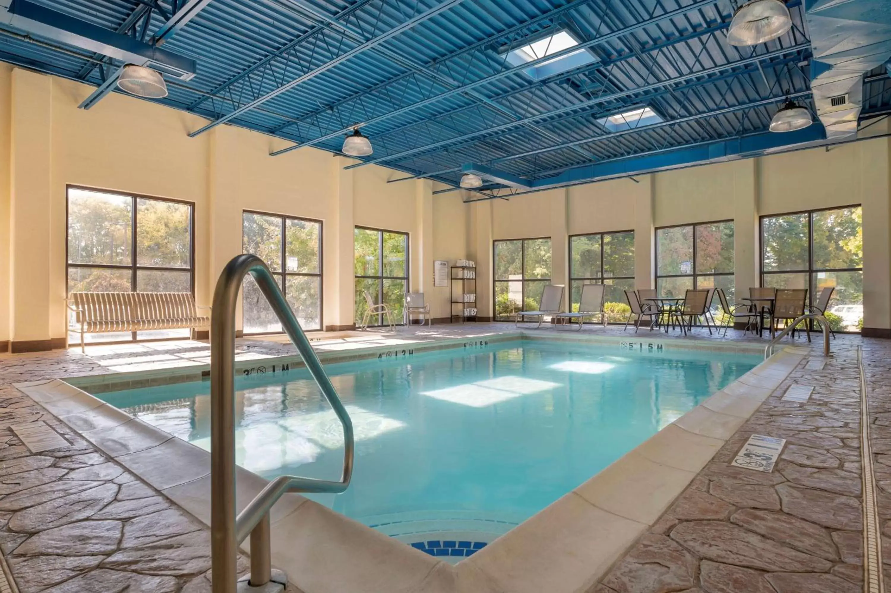 Pool view, Swimming Pool in Best Western Louisville East Inn & Suites