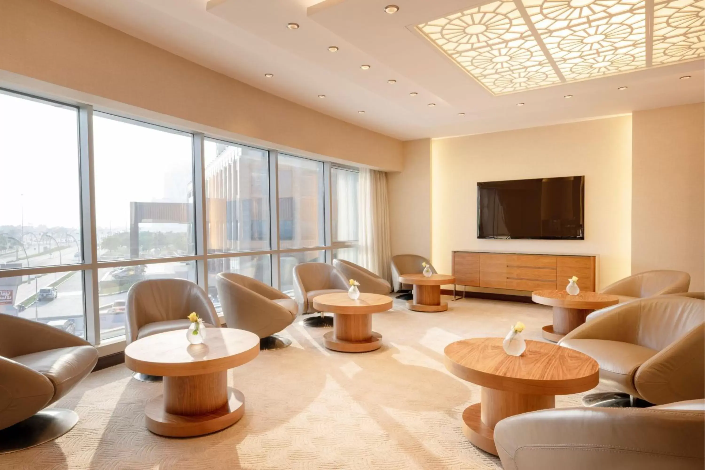Lounge or bar in Qabila Westbay Hotel by Marriott