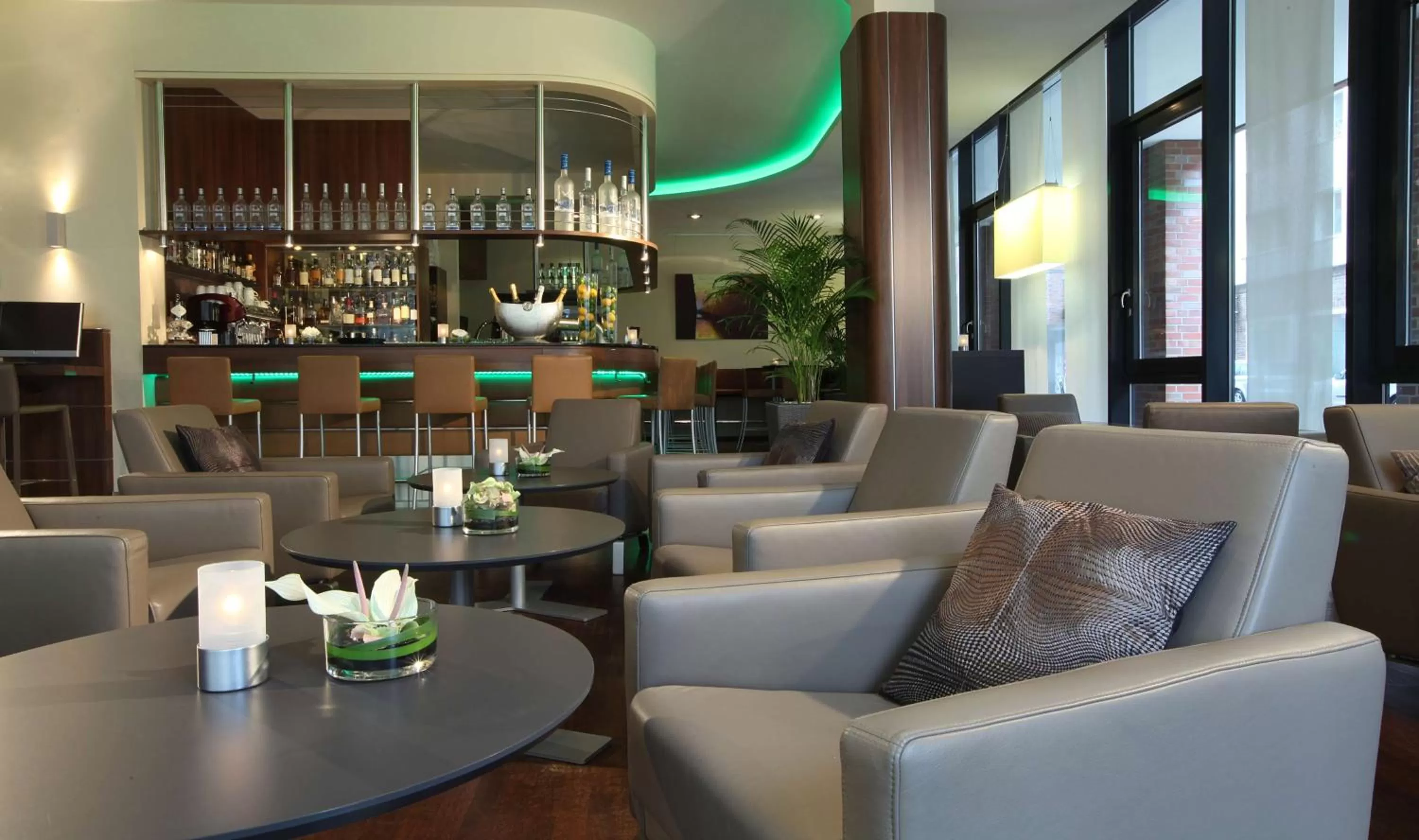 Lounge or bar in Lindner Hotel Hamburg am Michel, part of JdV by Hyatt