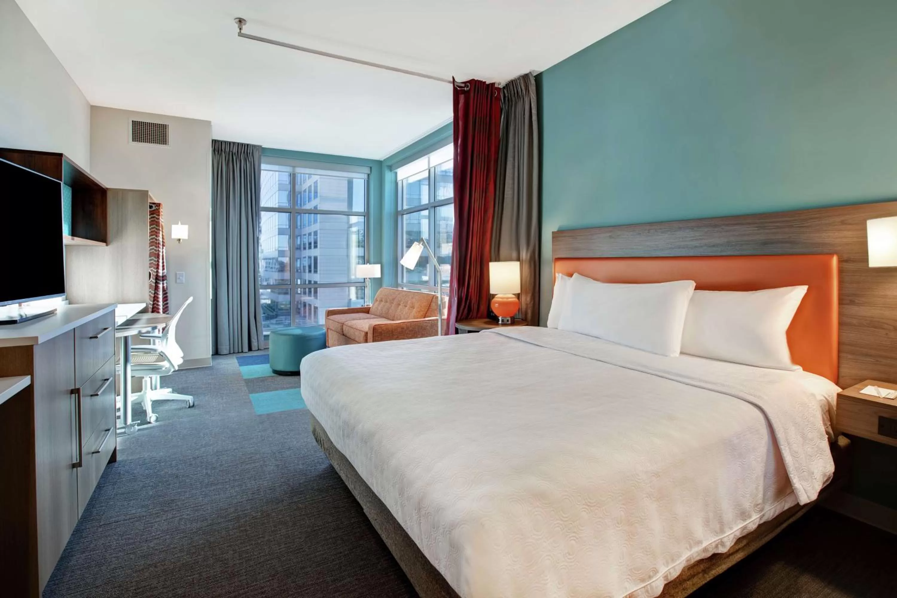 Bedroom, Bed in Home2 Suites By Hilton Charlotte Uptown