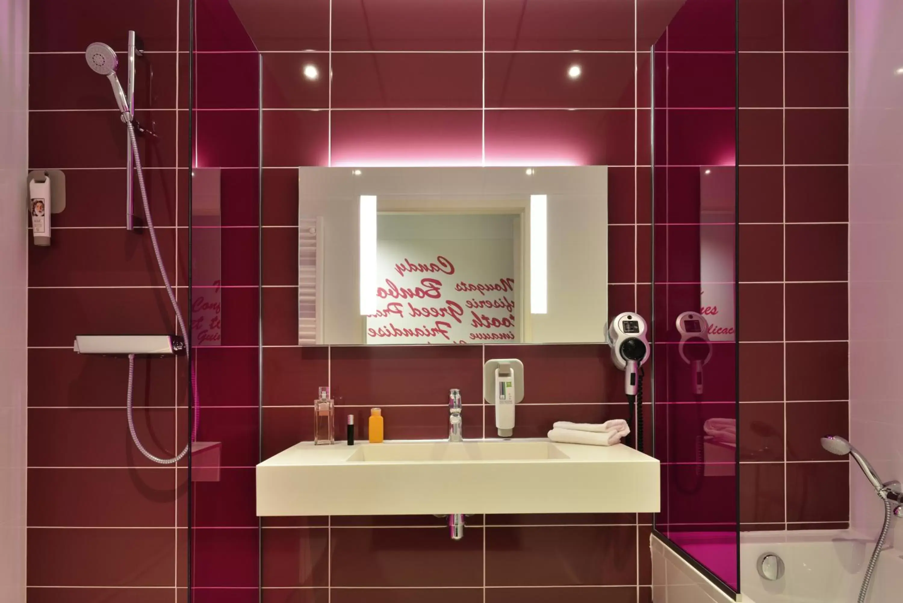 Bathroom in ibis Styles Montelimar Centre