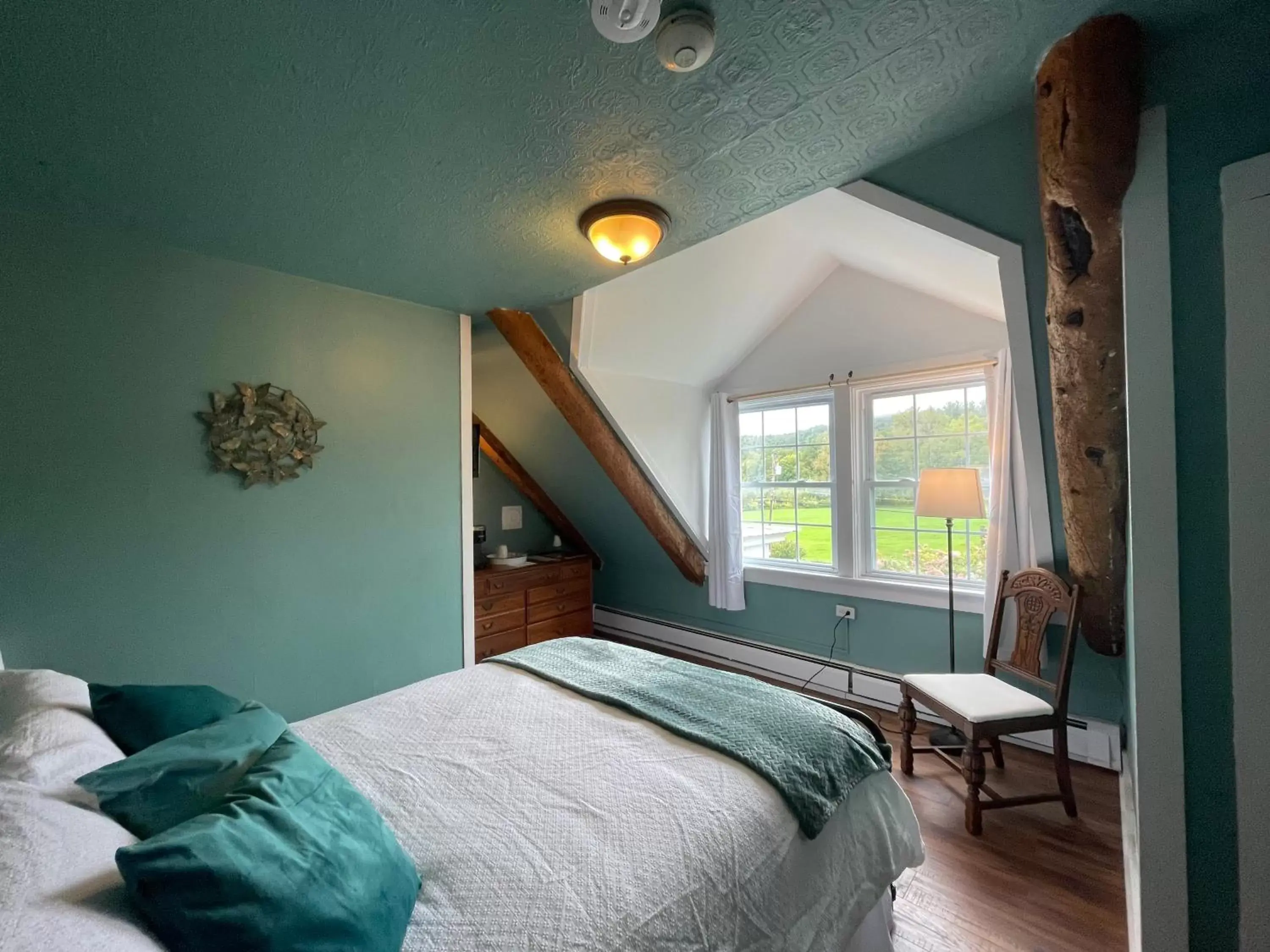 Bedroom, Bed in Stone Hearth Inn and Eatery