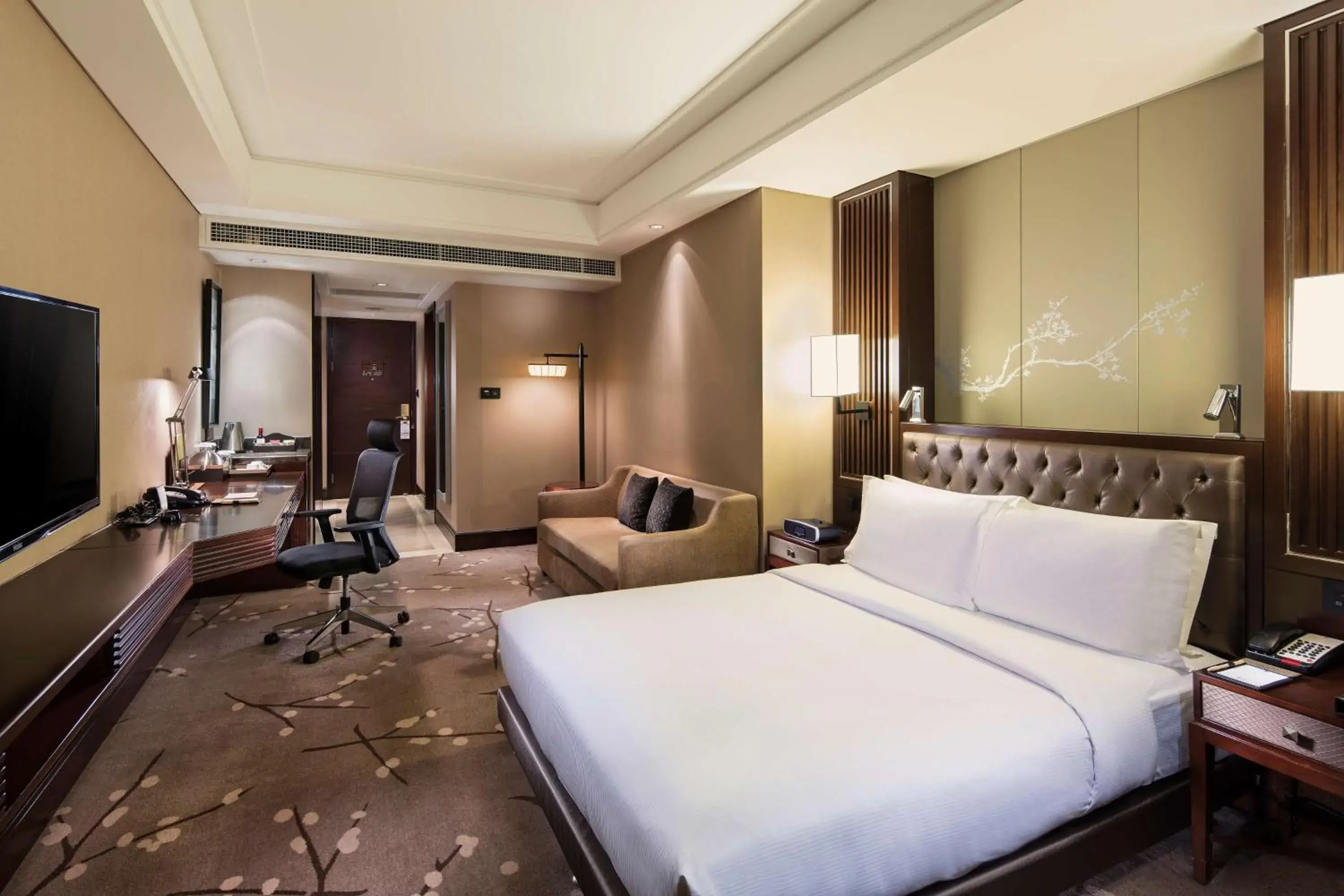 Bedroom in DoubleTree By Hilton Chongqing North