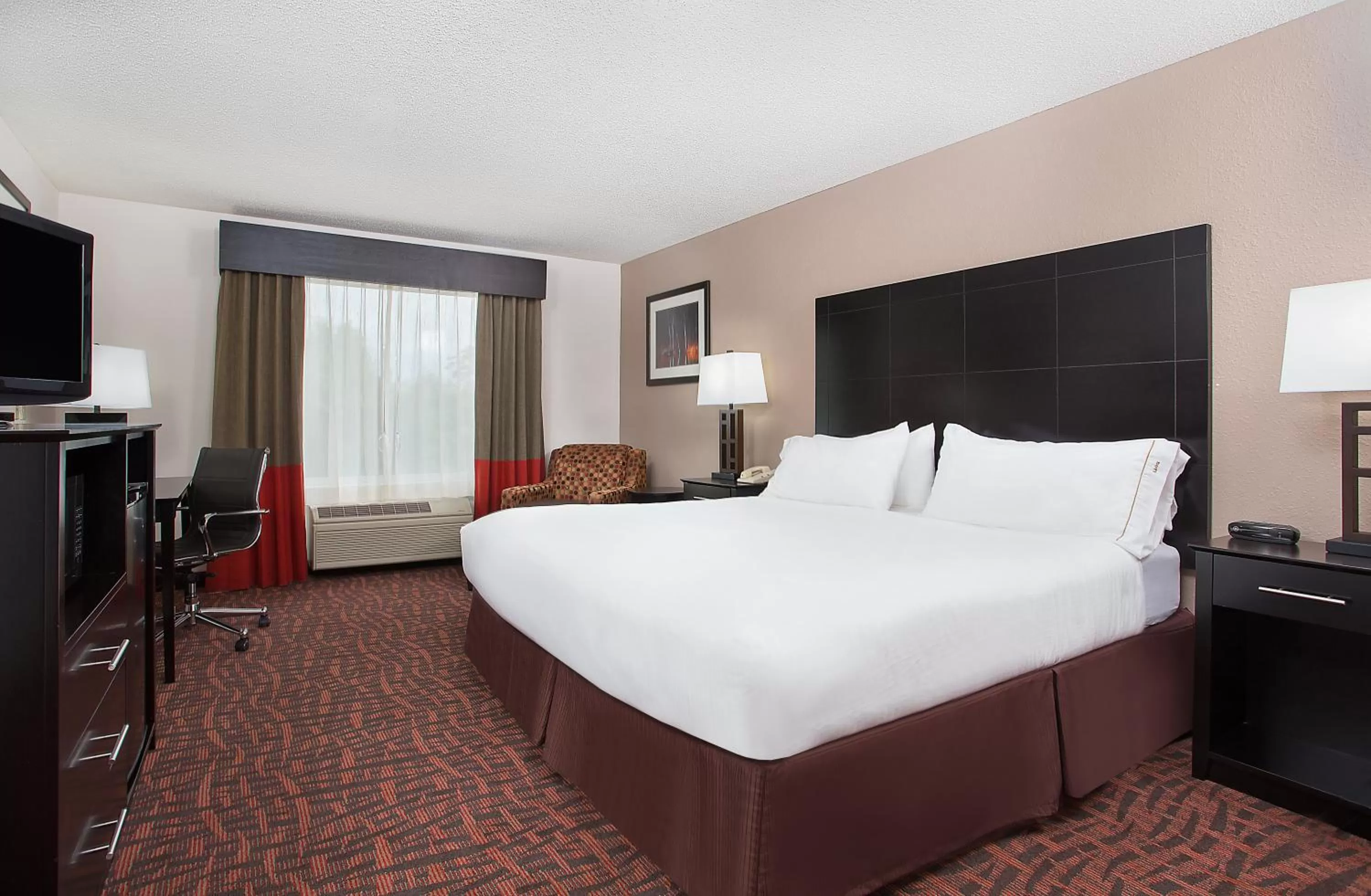 Photo of the whole room, Bed in Holiday Inn Express & Suites Murphy by IHG