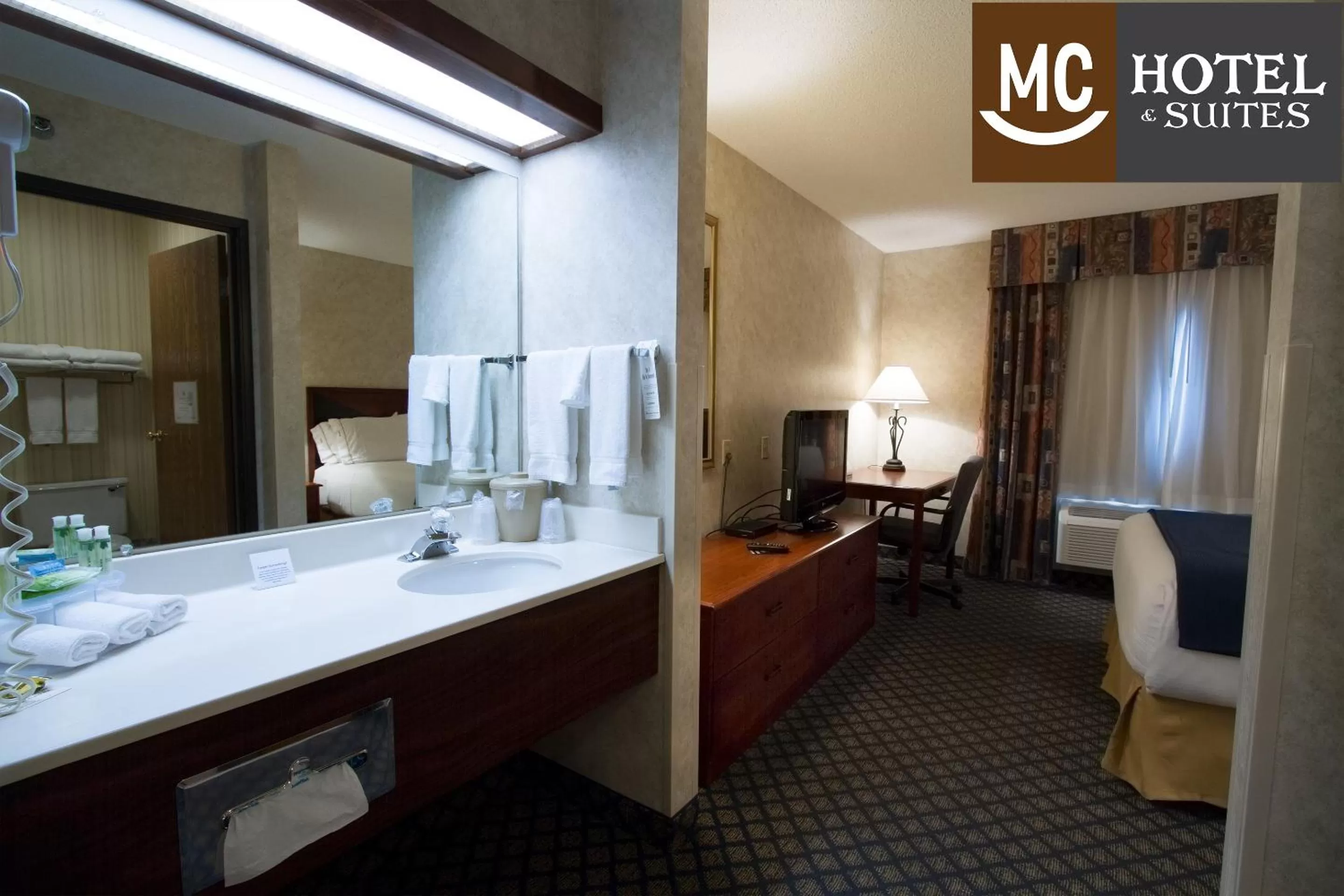 Bathroom, Bed in Miles City Hotel & Suites