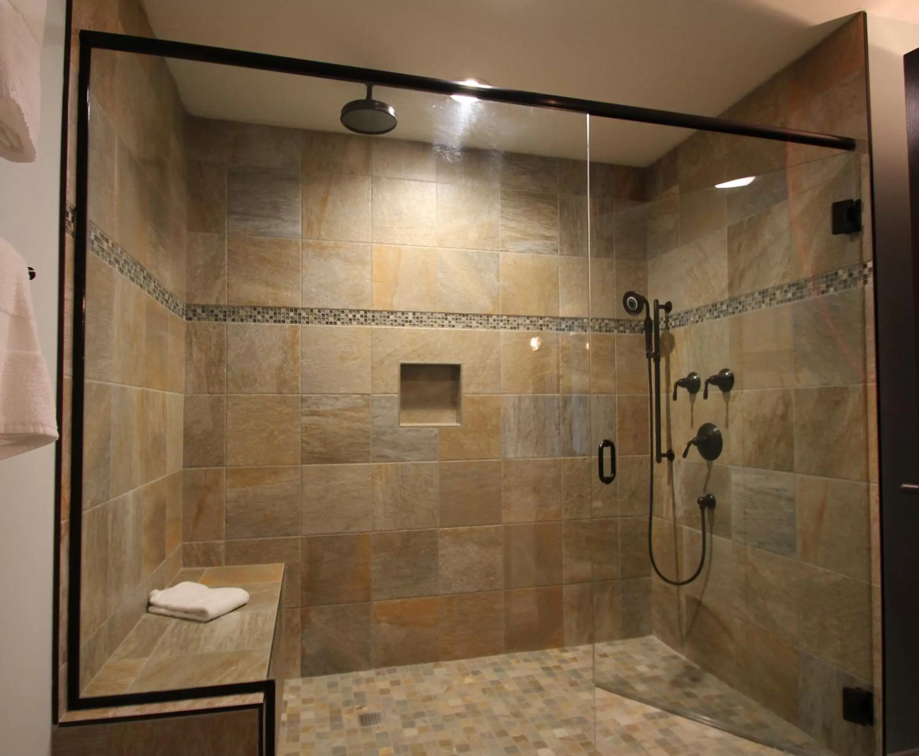 Shower, Bathroom in Norseman Resort on the Beach