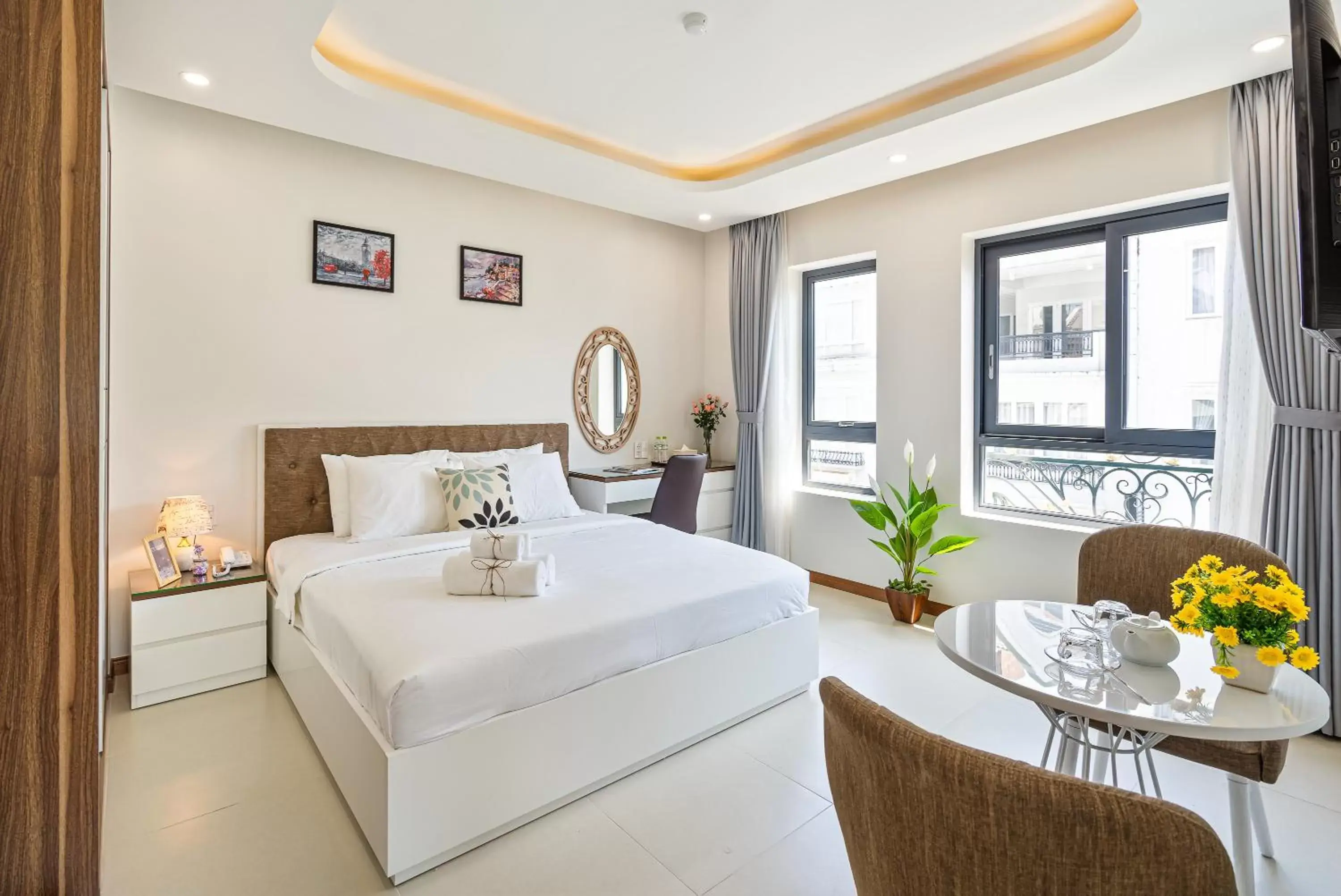 Deluxe King Room in The Royal Hotel & Apartment - Phu My Hung Deluxe King Room in The Royal Hotel & Apartment - Phu My Hung