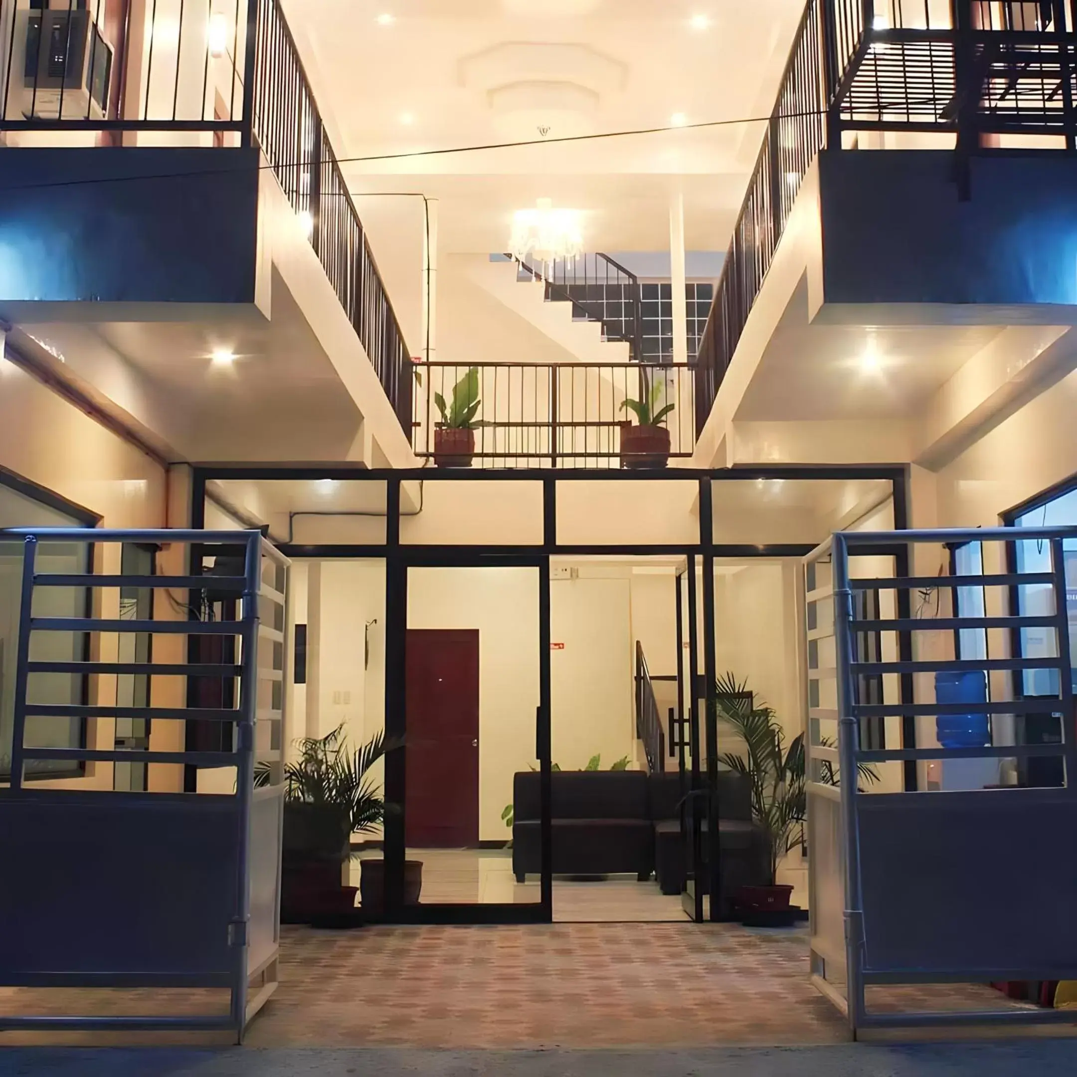 Facade/entrance in Luna Oslob Travellers Inn