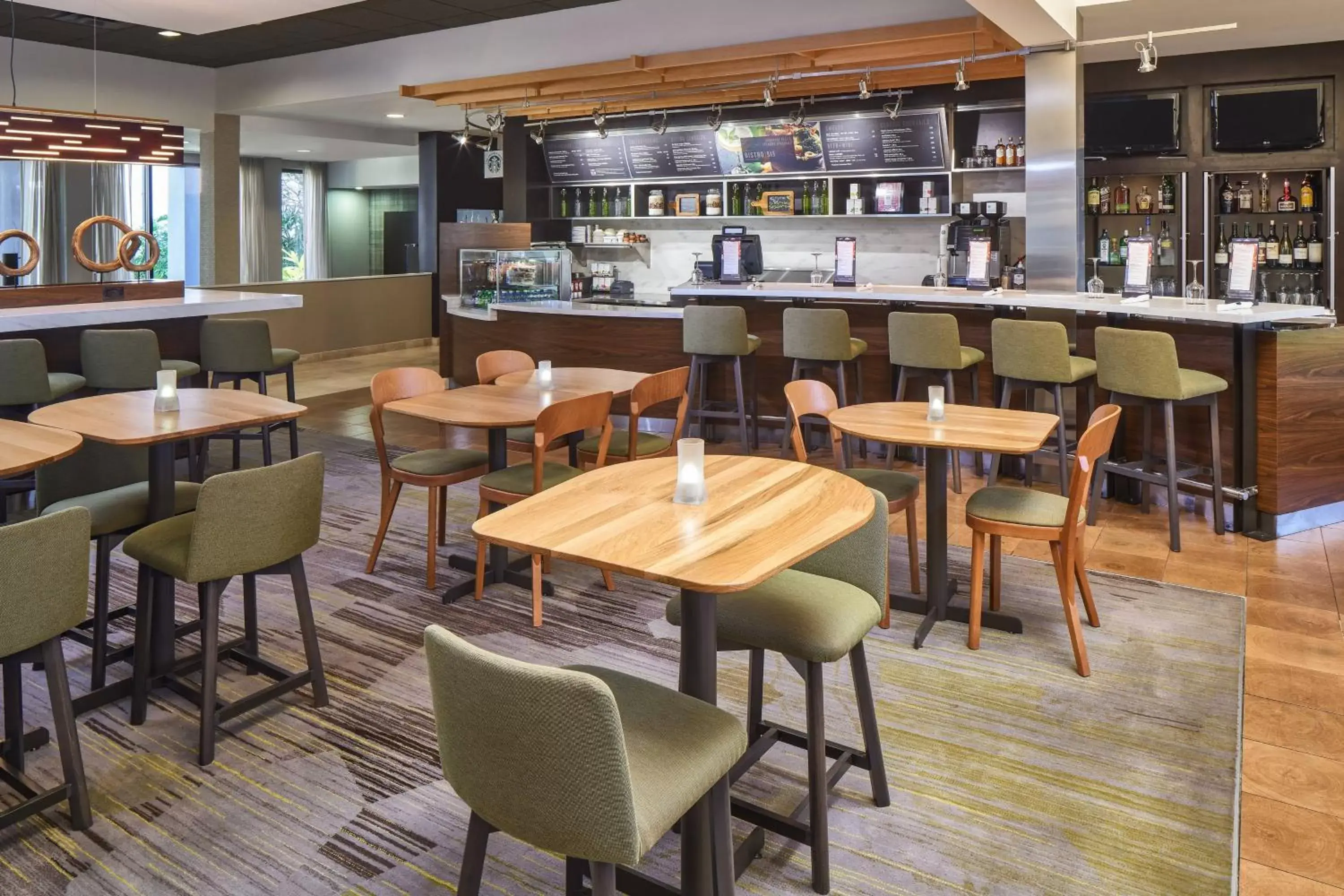 Restaurant/places to eat, Lounge/Bar in Courtyard by Marriott Orlando Airport