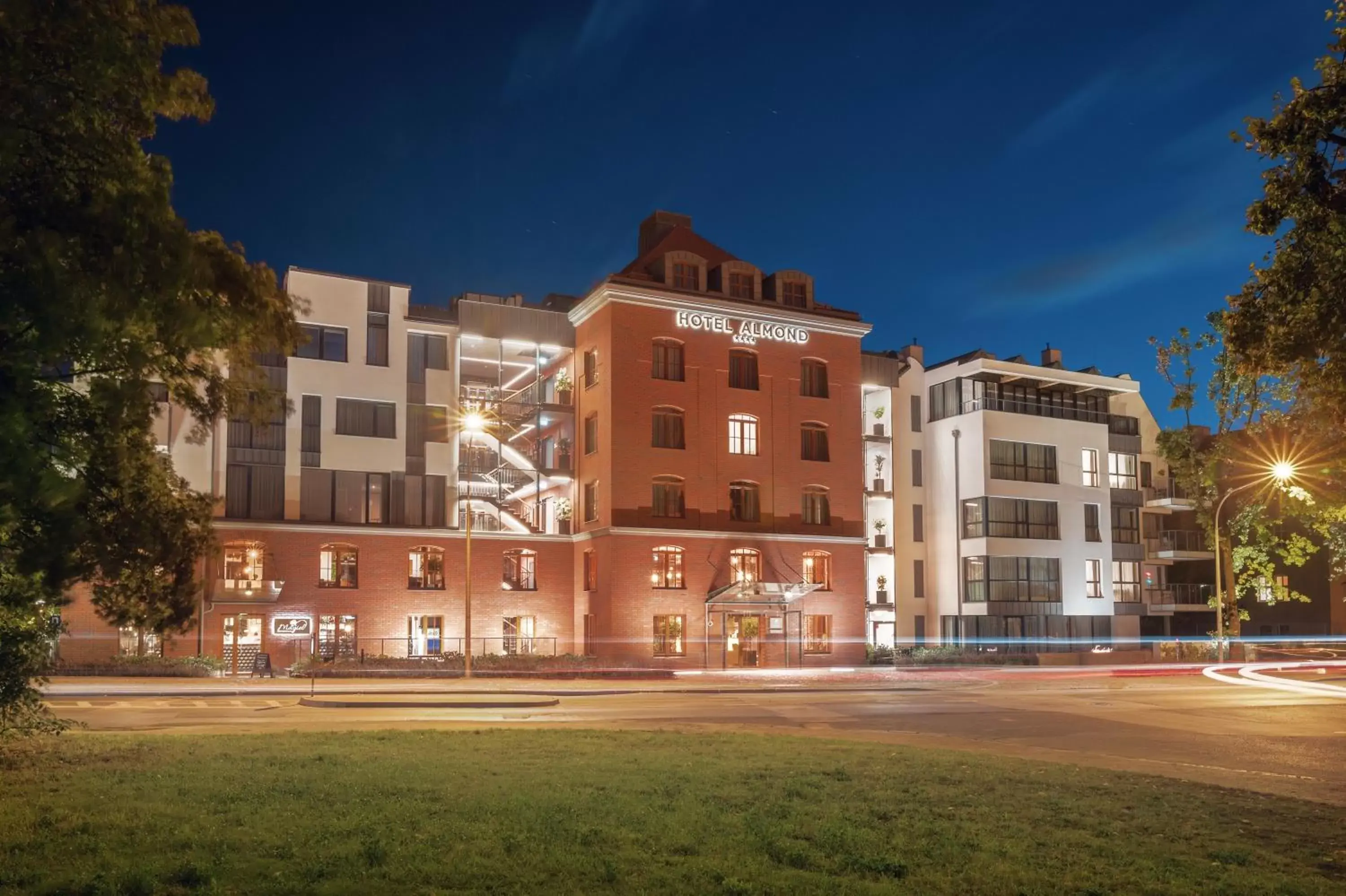 Facade/entrance in Hotel Almond Business & SPA