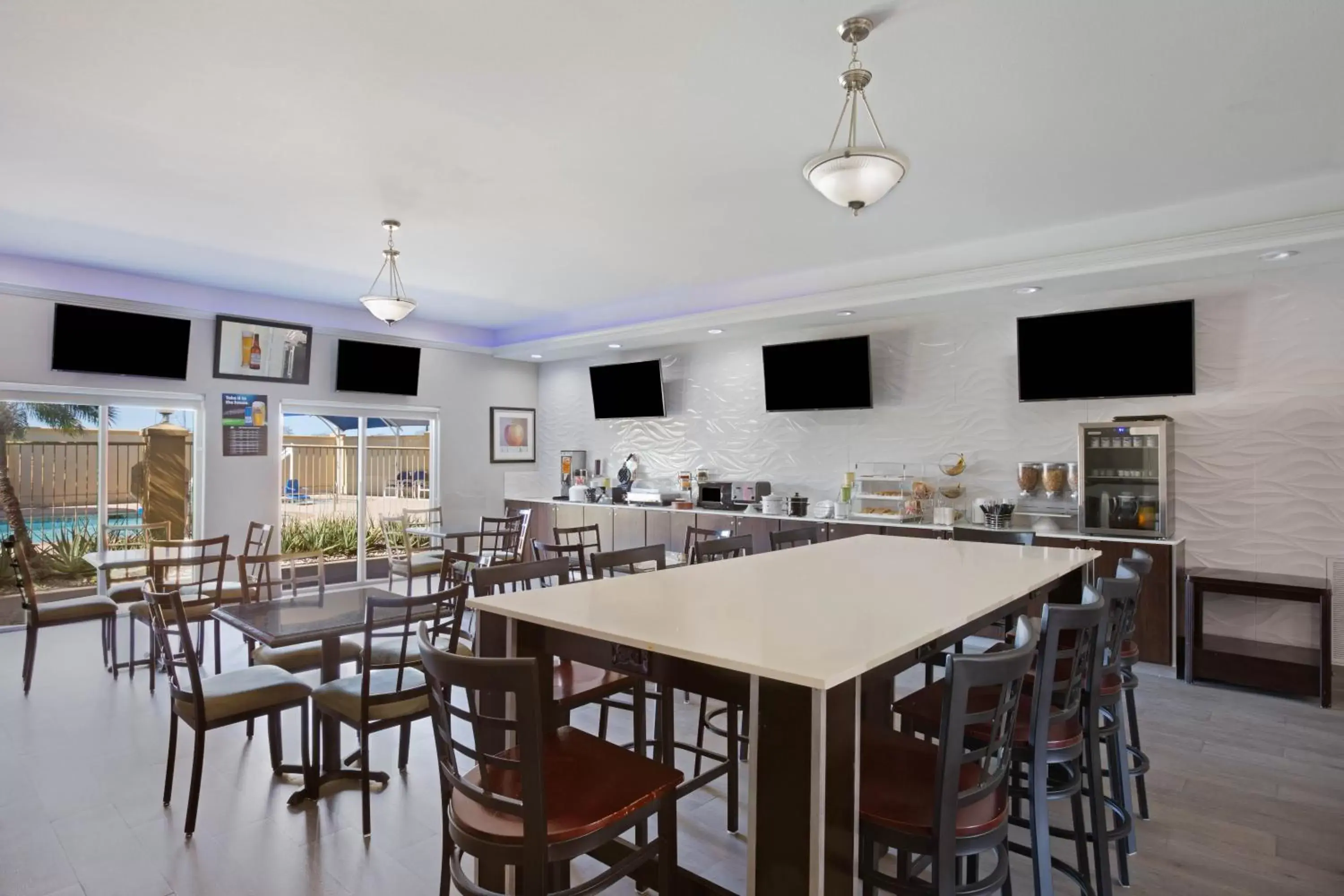 Restaurant/Places to Eat in La Quinta Inn Suites by Wyndham Raymondville Harlingen