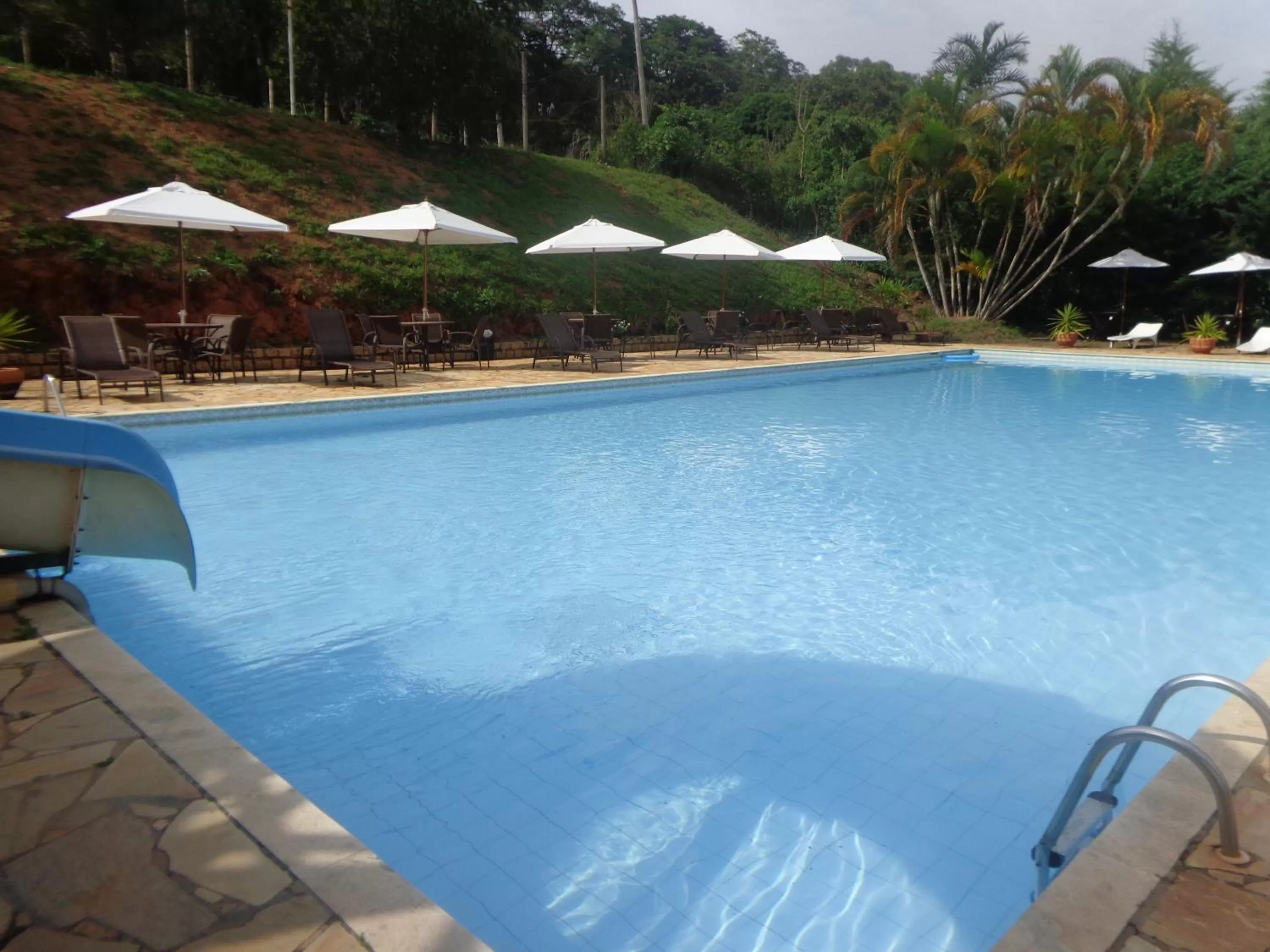 Swimming pool in Pousada Le Sapê