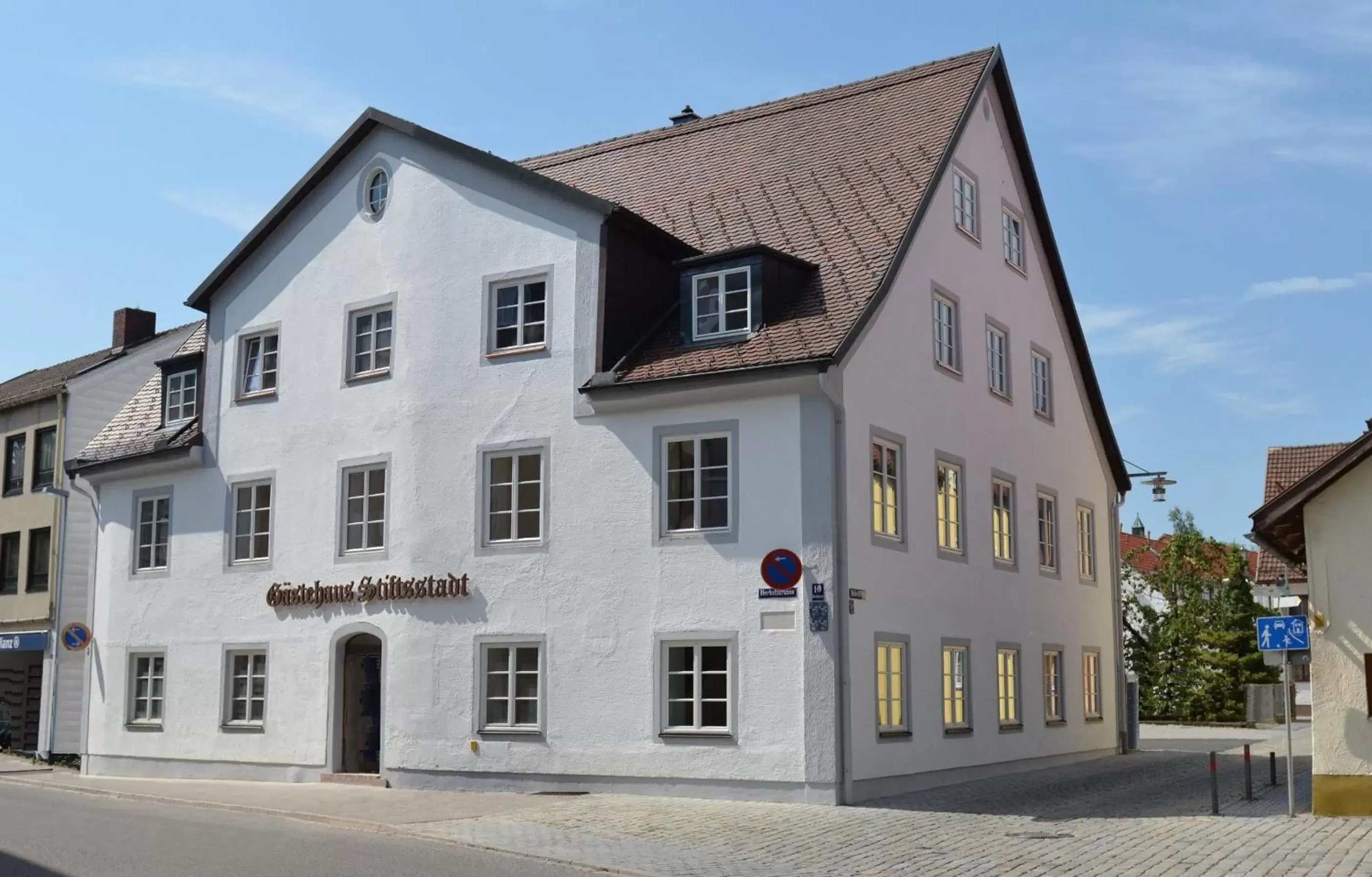 Facade/entrance, Property Building in Gästehaus Stiftsstadt