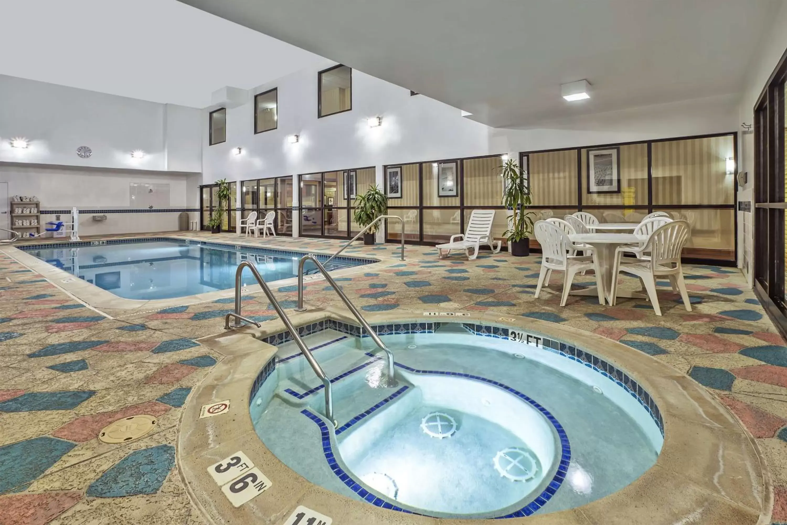 Pool view, Swimming Pool in Hampton Inn Detroit/Belleville-Airport Area