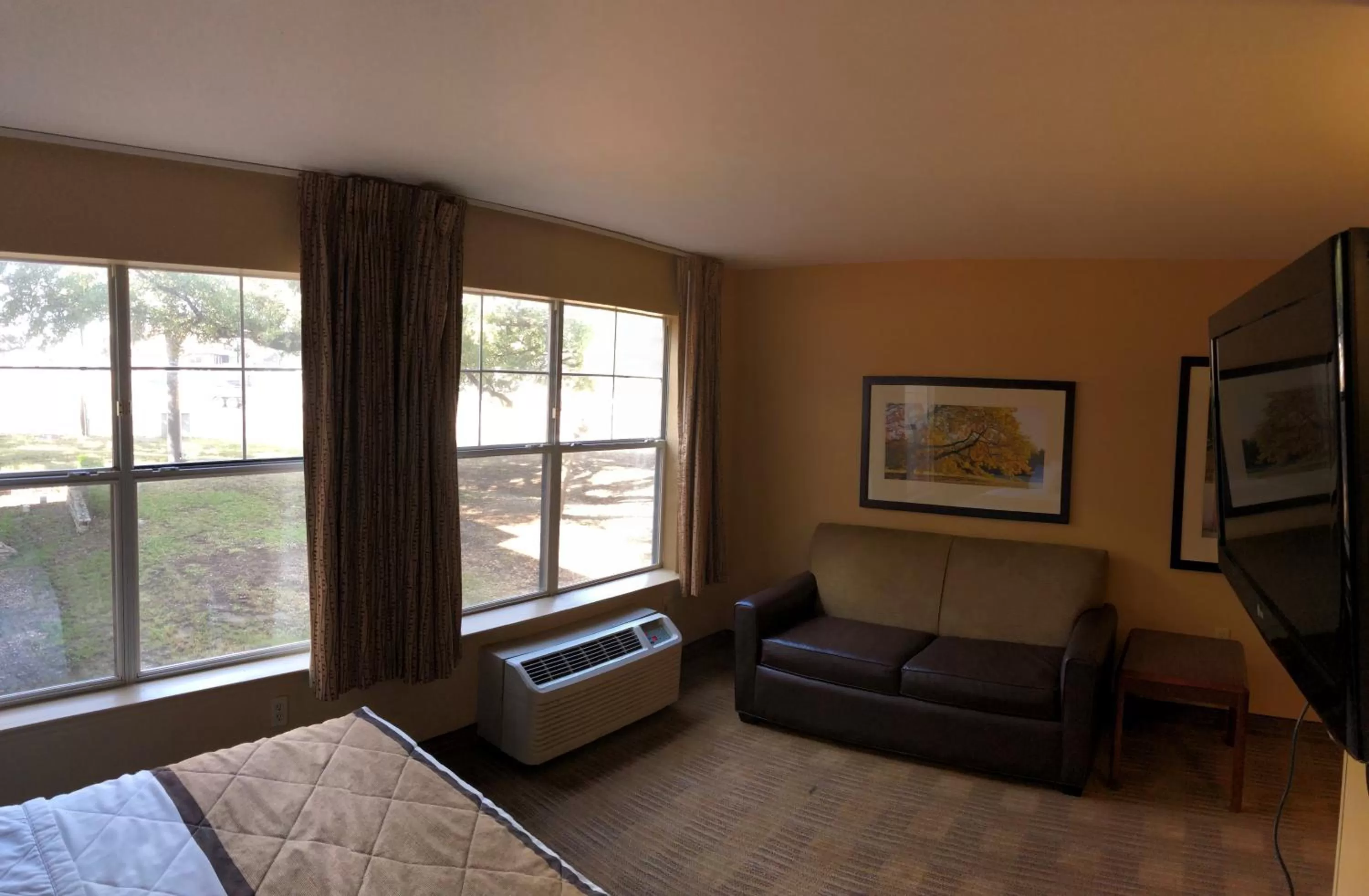 Bed in Extended Stay America Suites - Austin - North Central