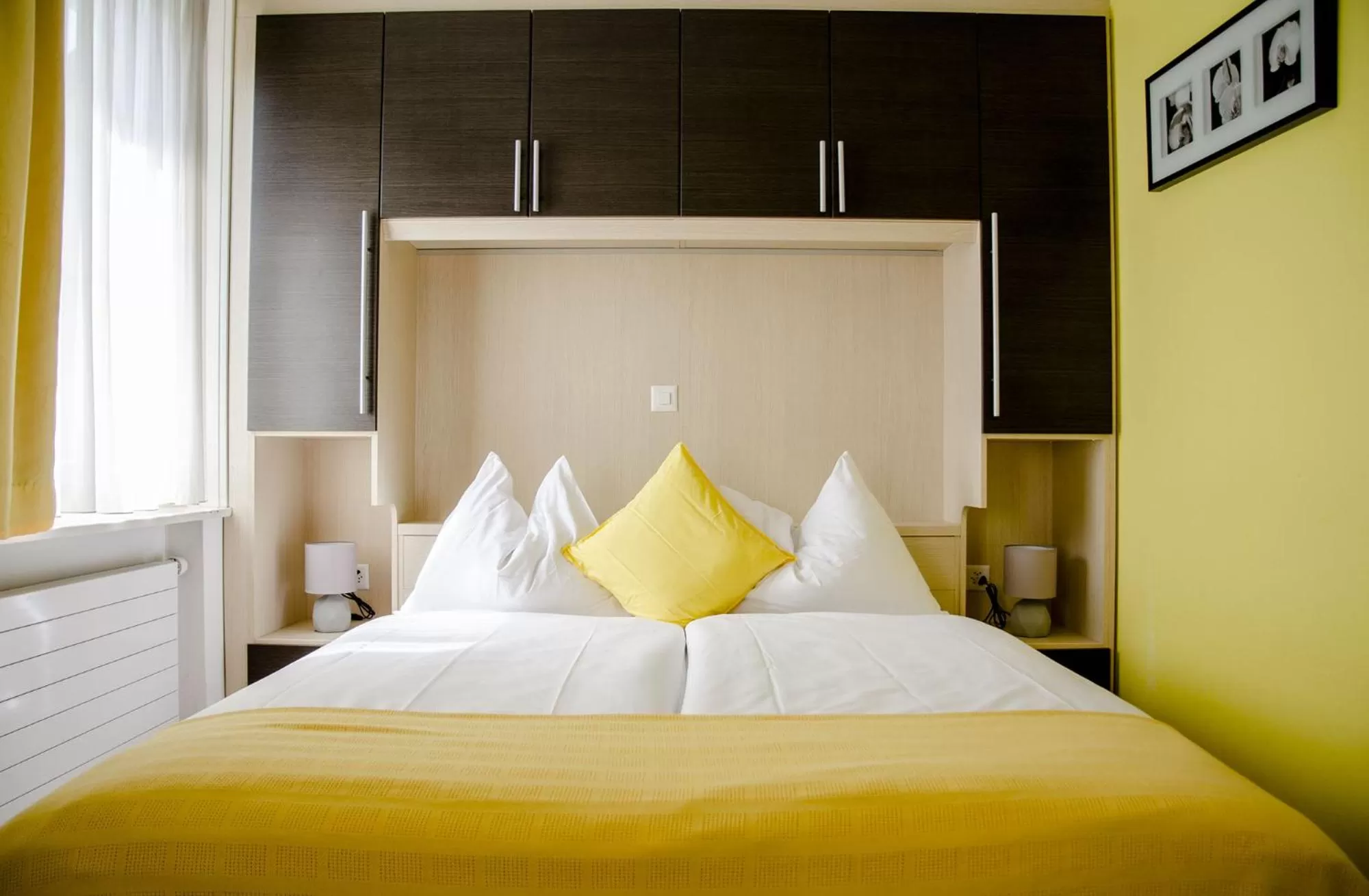 Bed in Hotel du Faucon