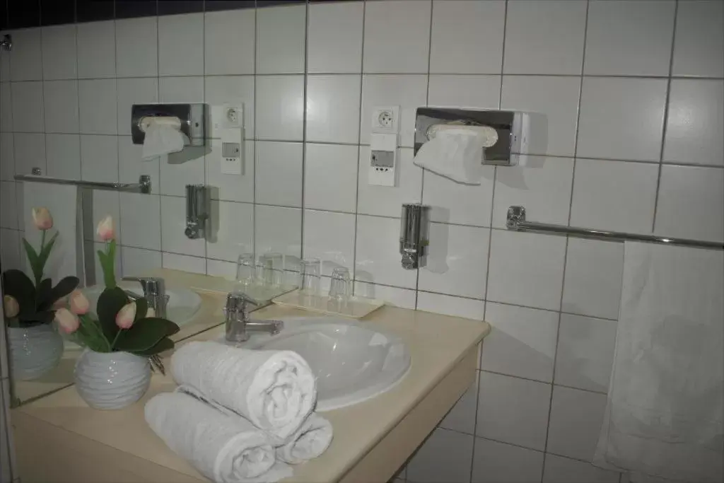 Bathroom in Hotel Le Paris