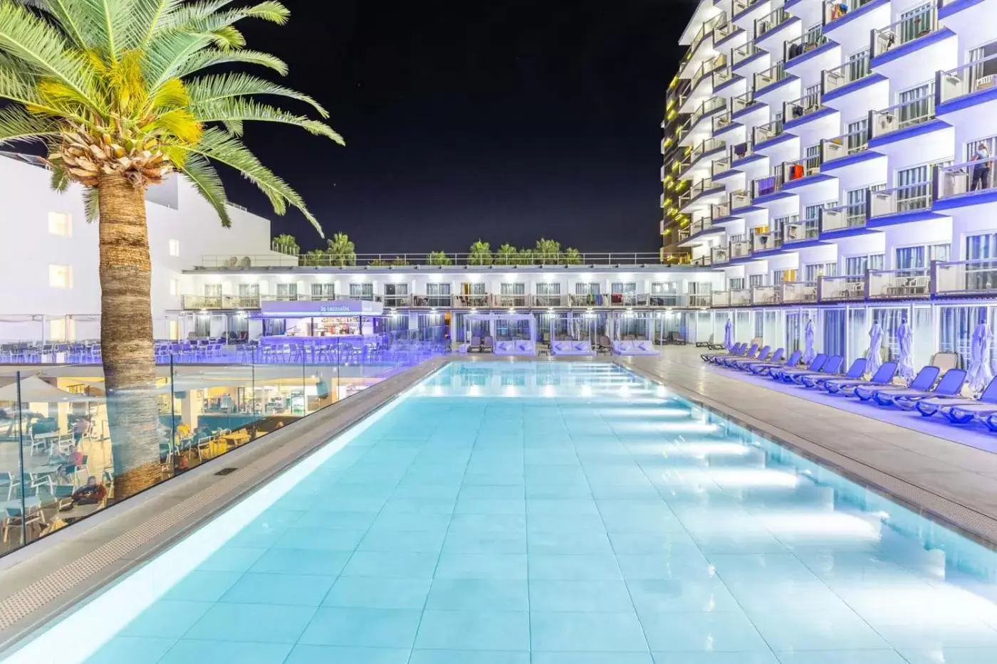 Swimming Pool in Hotel Samos