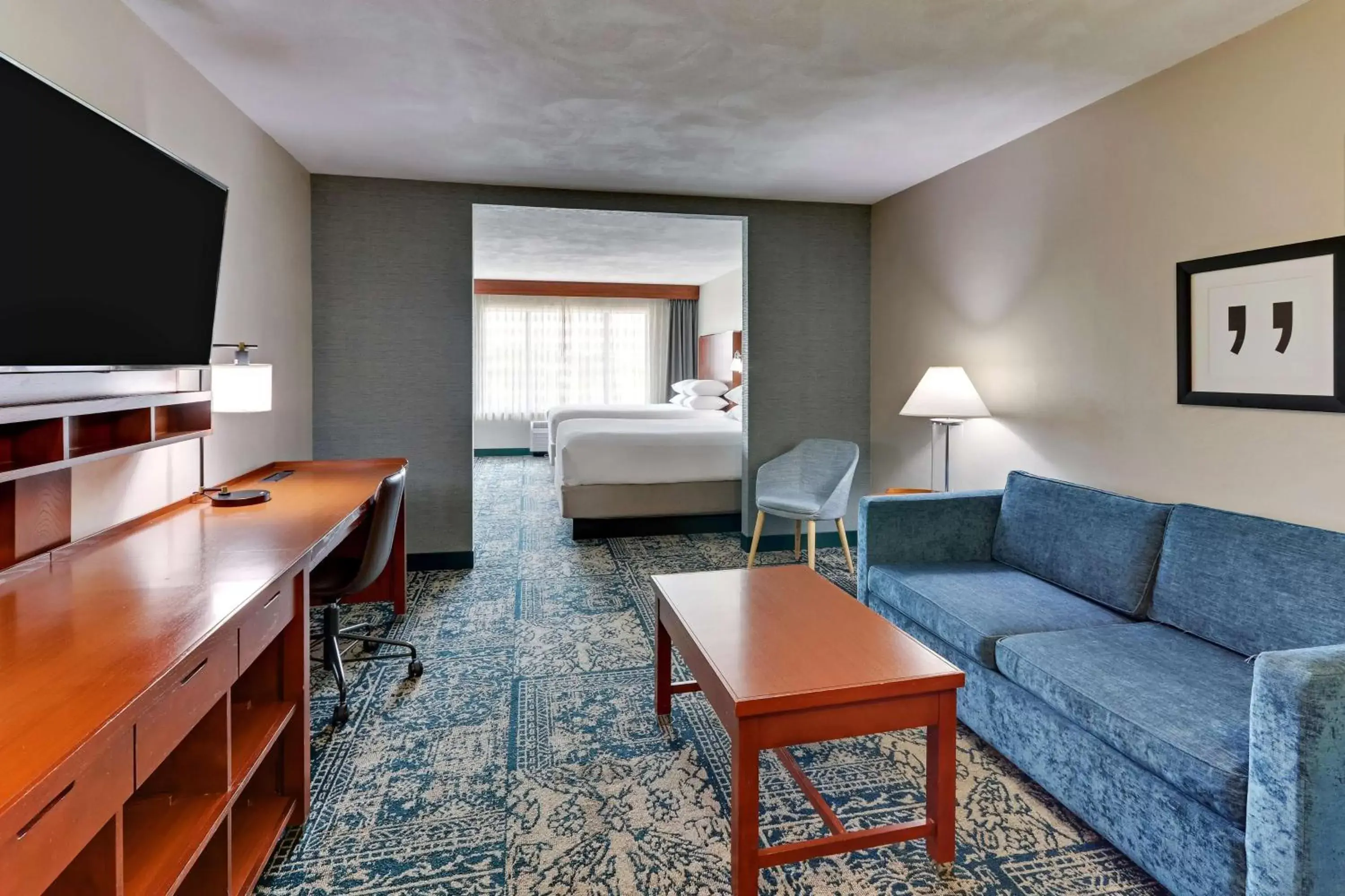 Bedroom, Seating Area in Drury Inn & Suites San Antonio Airport