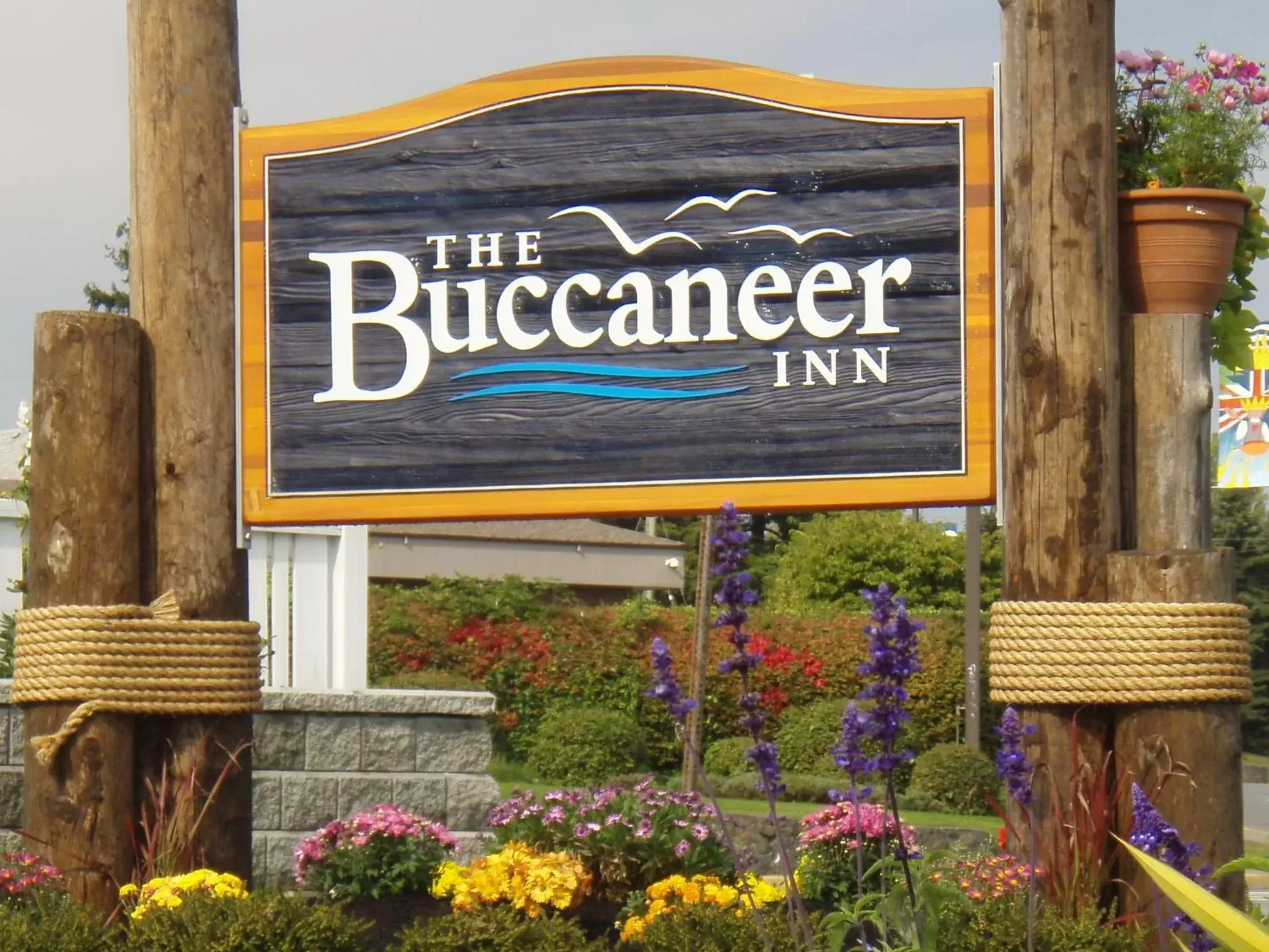 Facade/entrance in Buccaneer Inn