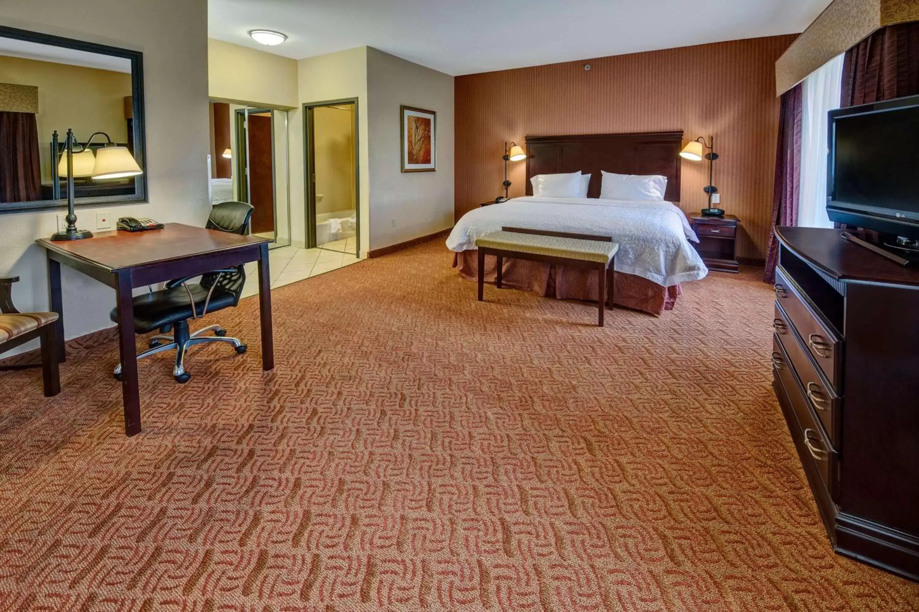 Bed in Hampton Inn & Suites Corsicana