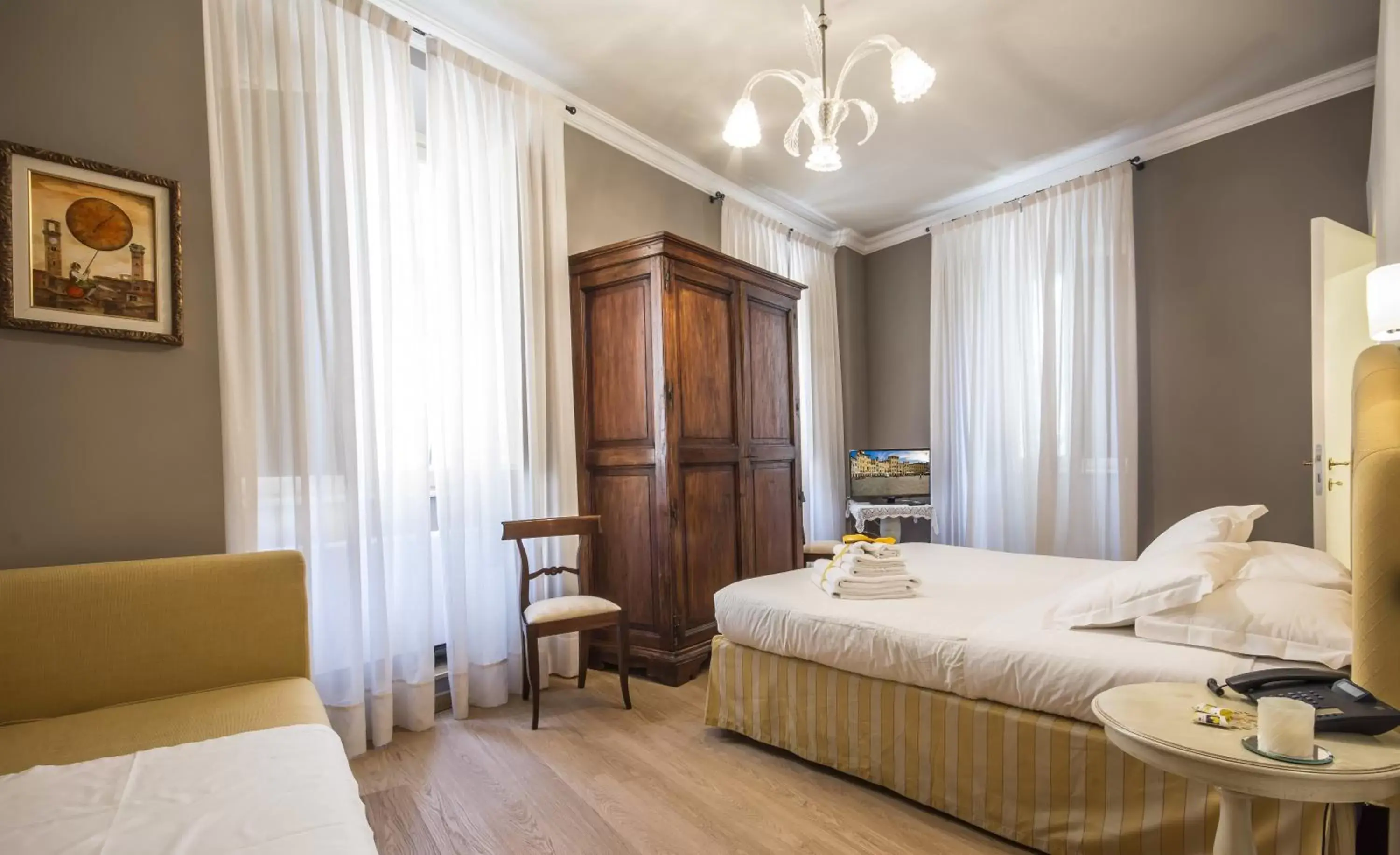 Photo of the whole room, Bed in A Palazzo Busdraghi Residenza D'Epoca