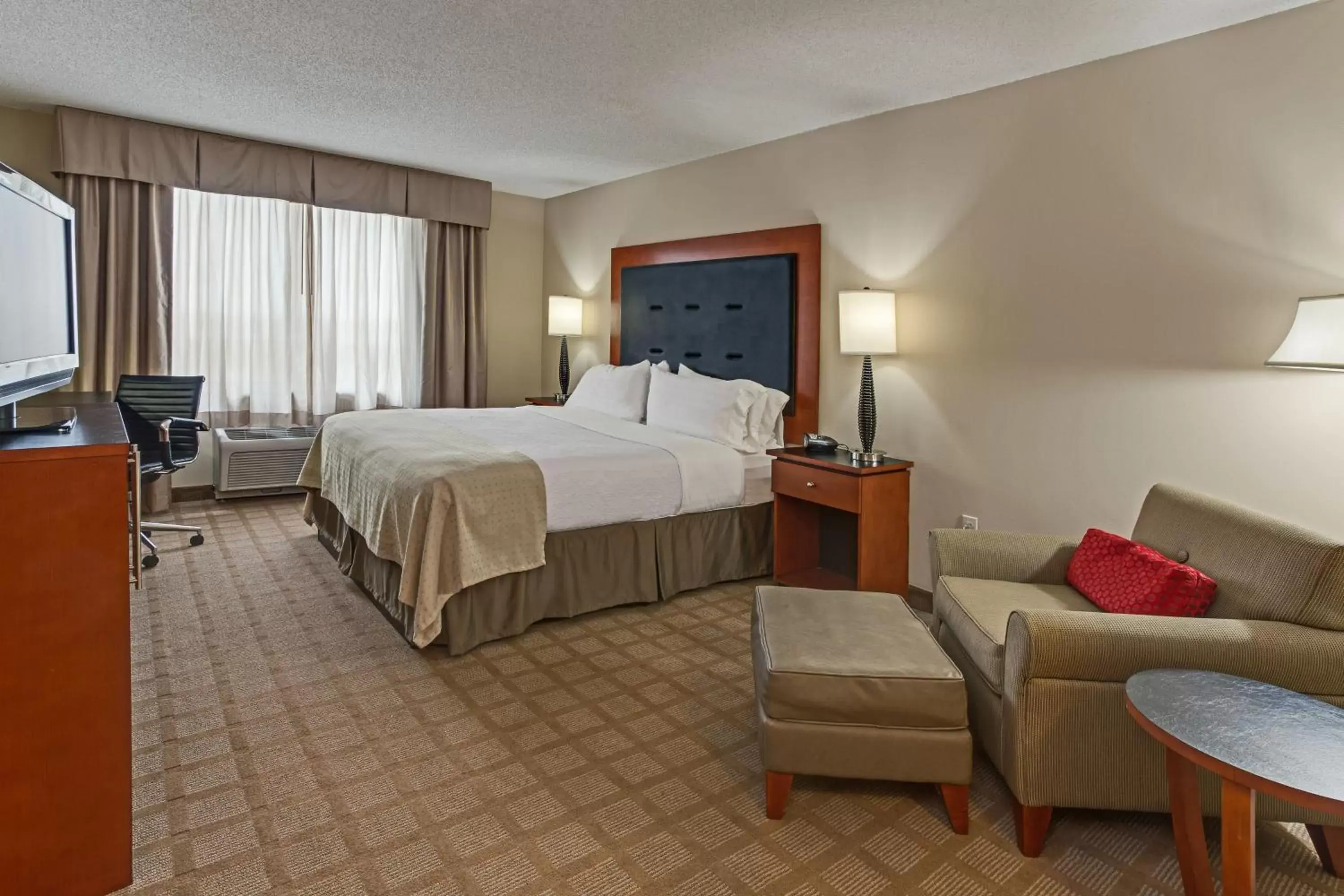 Photo of the whole room in Crowne Plaza Fort Myers Gulf Coast, an IHG Hotel