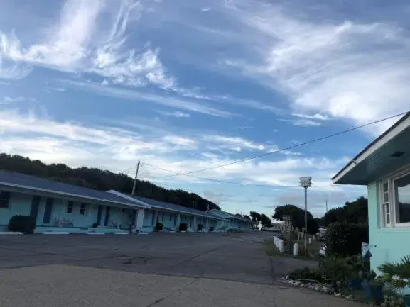 Property building in Swell Motel Property building in Swell Motel