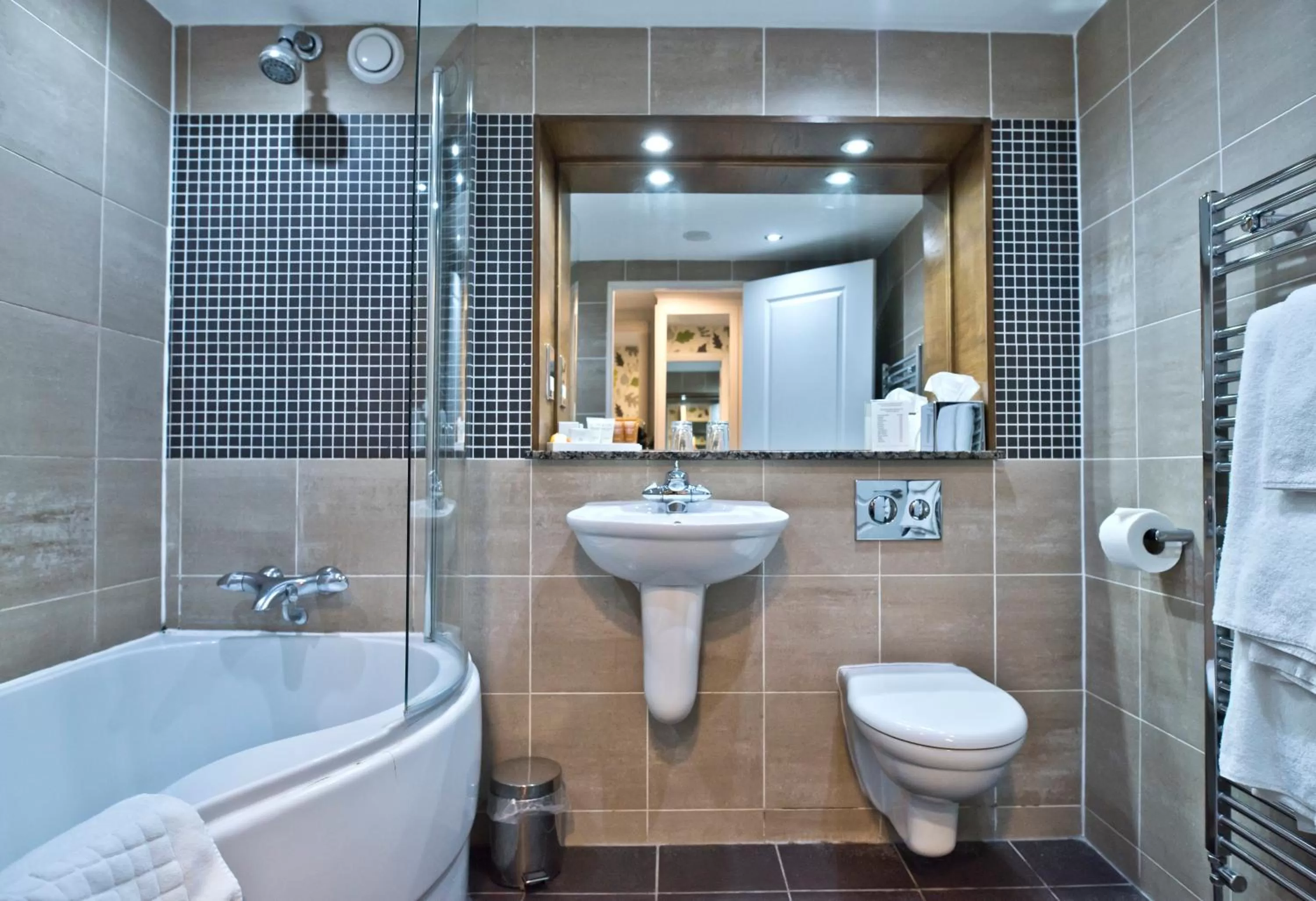 Shower in Thornton Hall Hotel & Spa