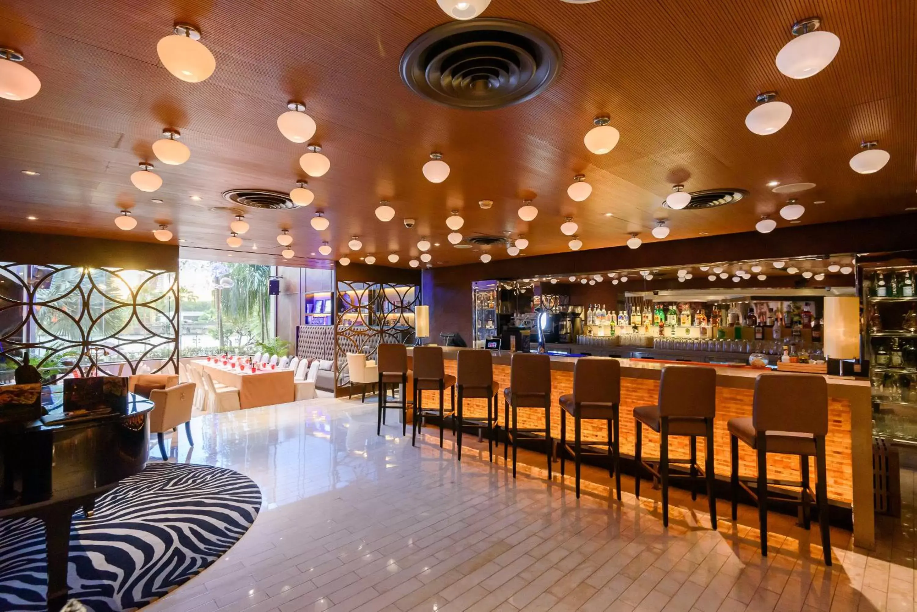 Restaurant/places to eat, Lounge/Bar in Shangri-La Bangkok