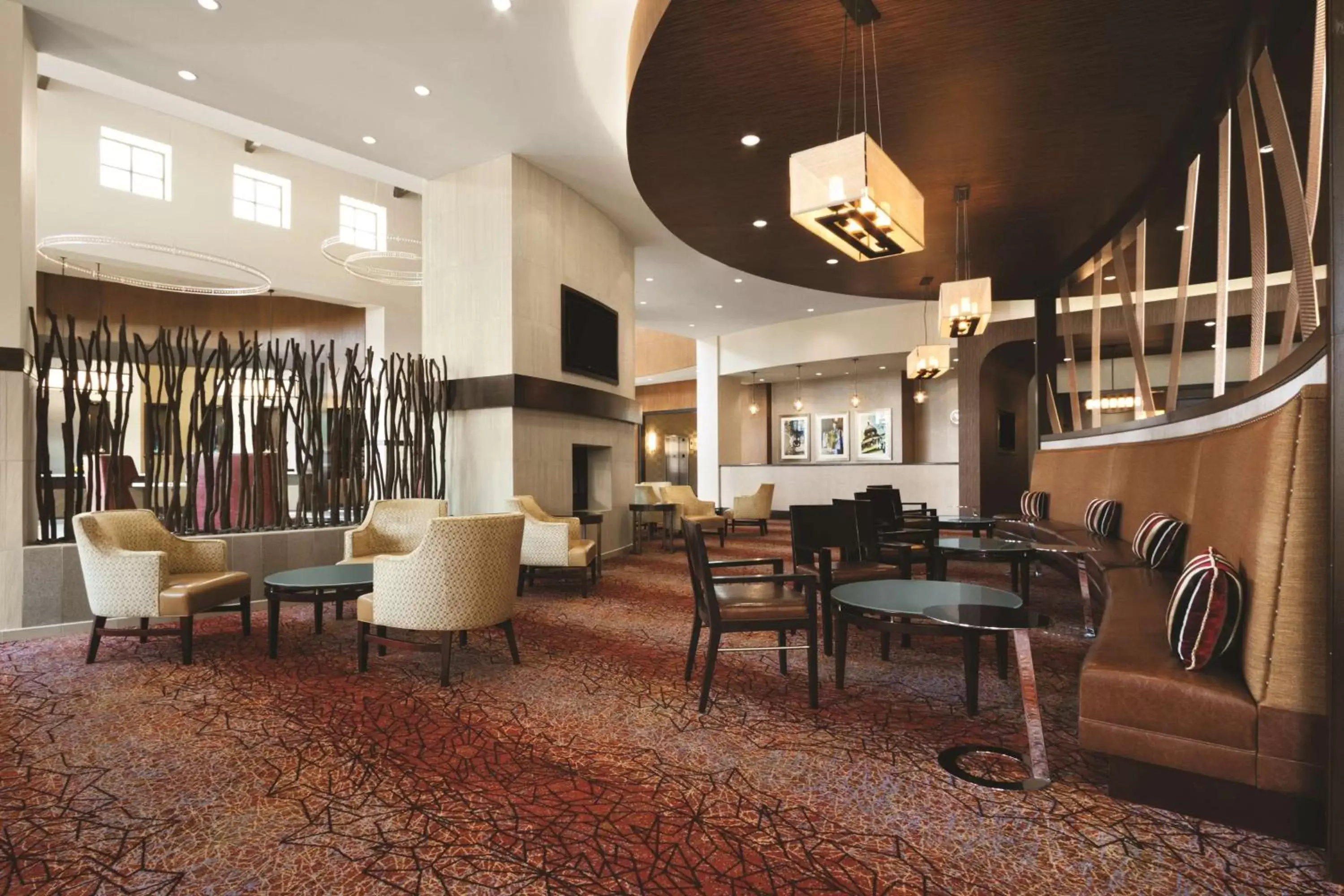 Lobby or reception, Lounge/Bar in Embassy Suites Springfield