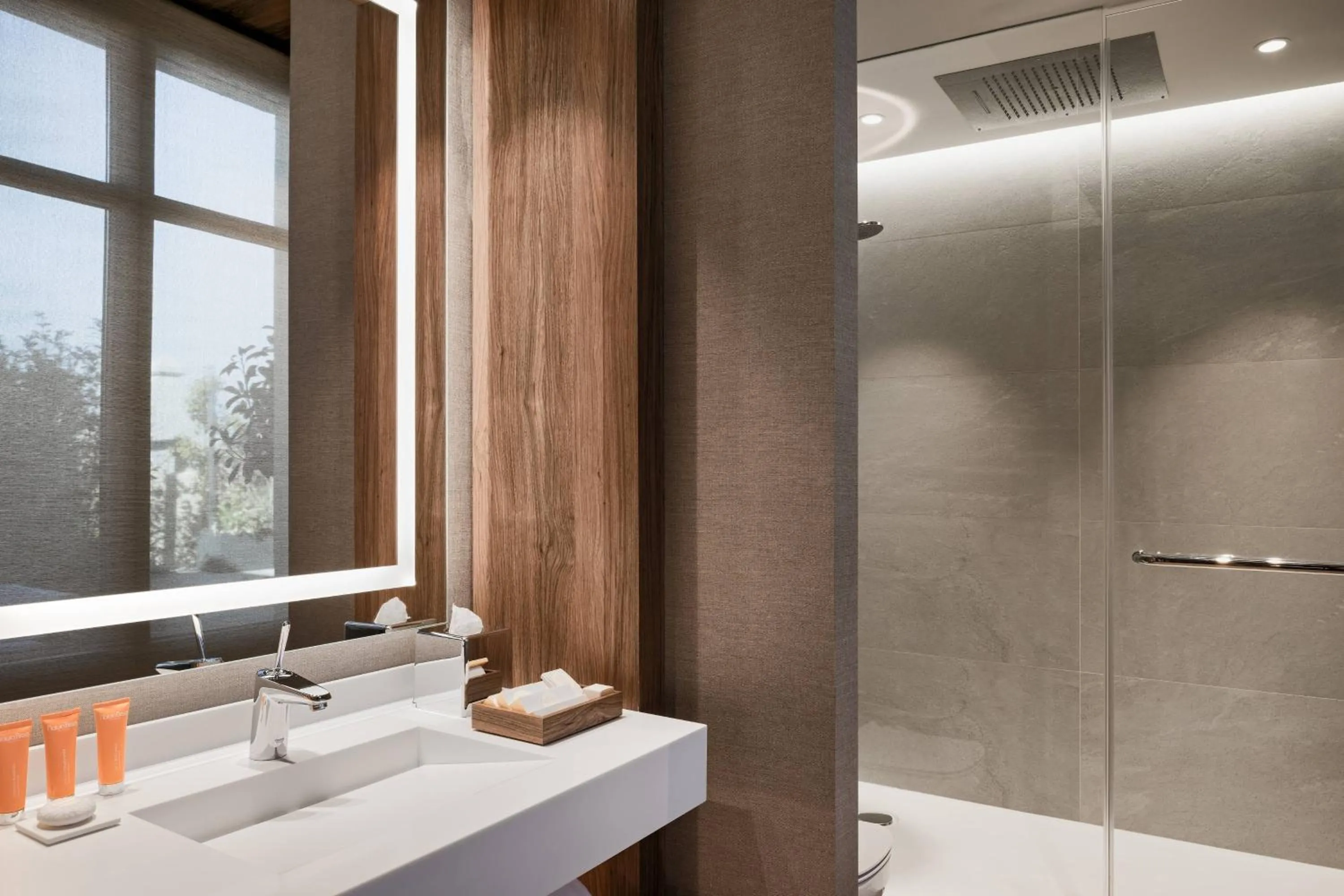 Bathroom in Círculo Gran Vía, Autograph Collection (Adults Only)