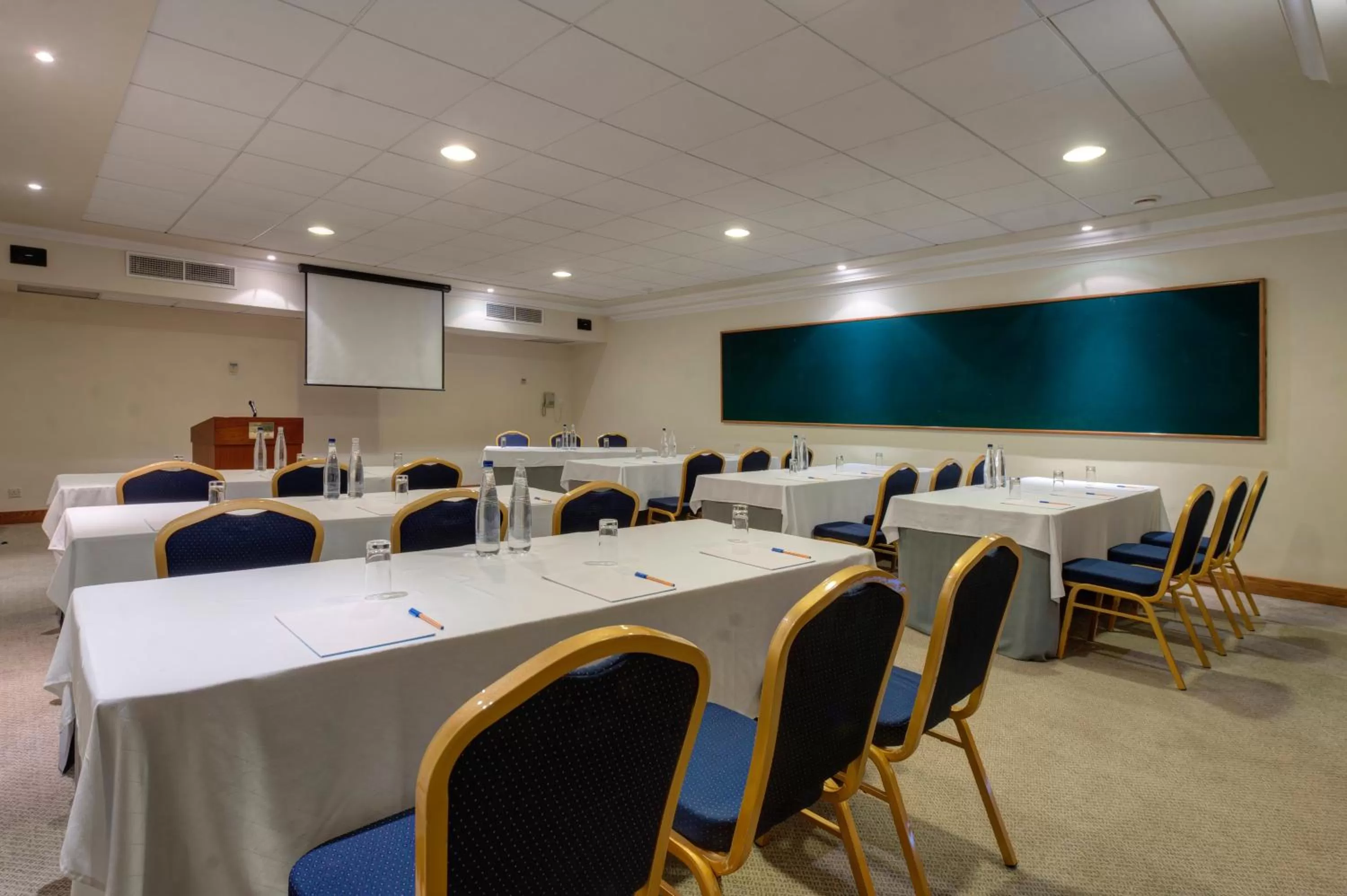 Business facilities in Paradise Bay Resort