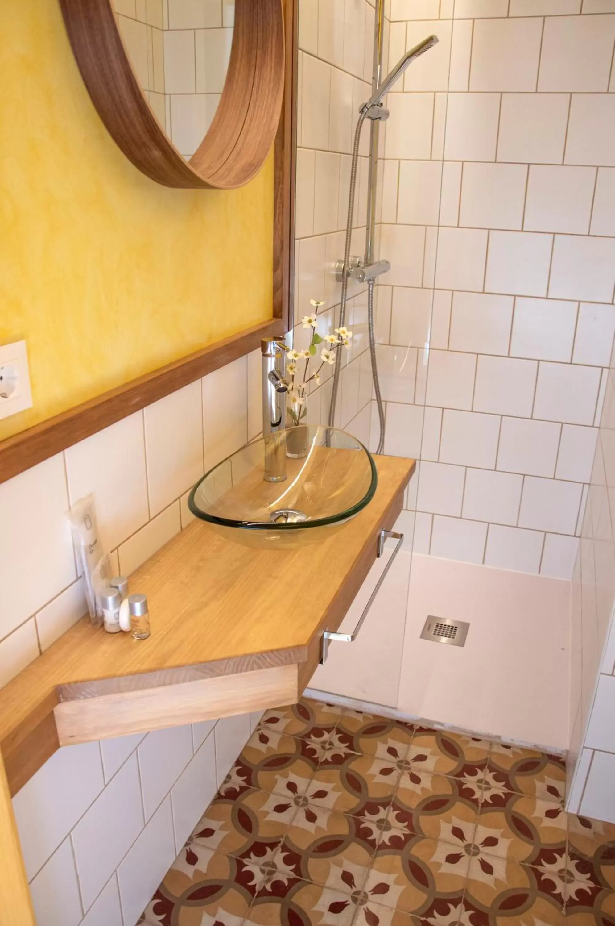 Shower, Bathroom in La Casa del Médico Hostería Rural